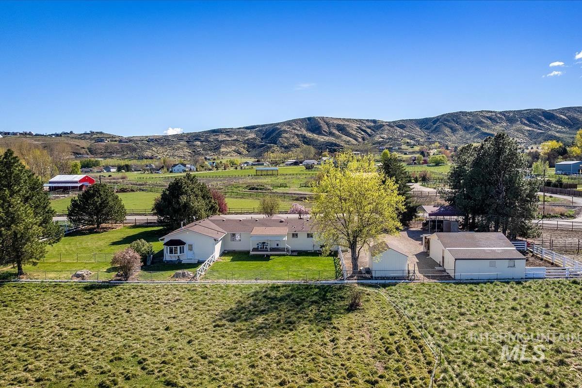 2439 Julie Ave, Emmett, Idaho 83617-9562, 4 Bedrooms, 3 Bathrooms, Residential For Sale, Price $879,900, 98980790