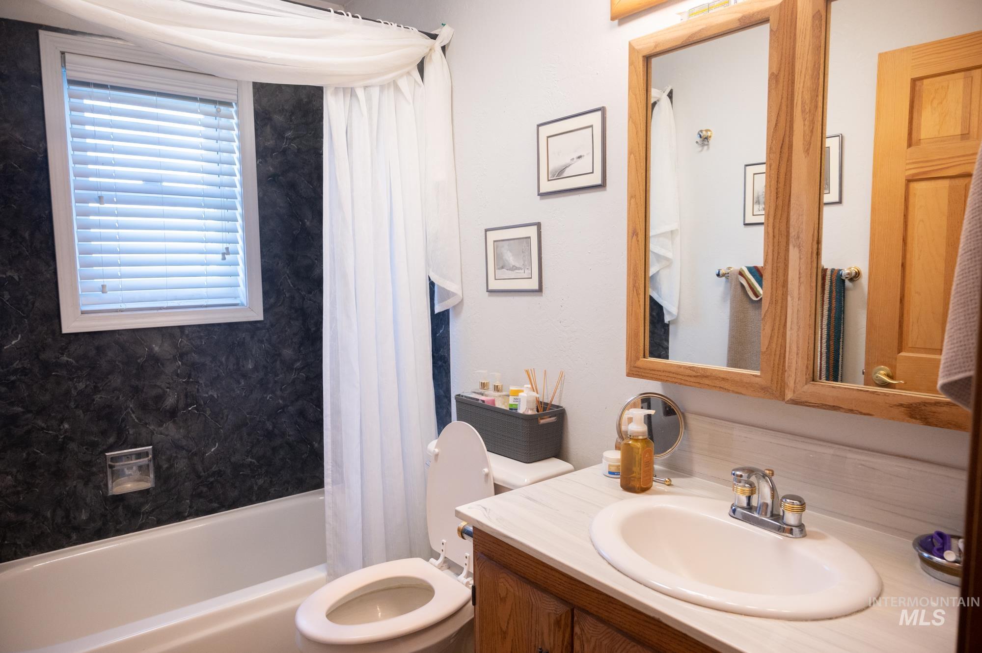 193 S 500 W, Paul, Idaho 83347, 3 Bedrooms, 3 Bathrooms, Residential For Sale, Price $495,000, 98980791