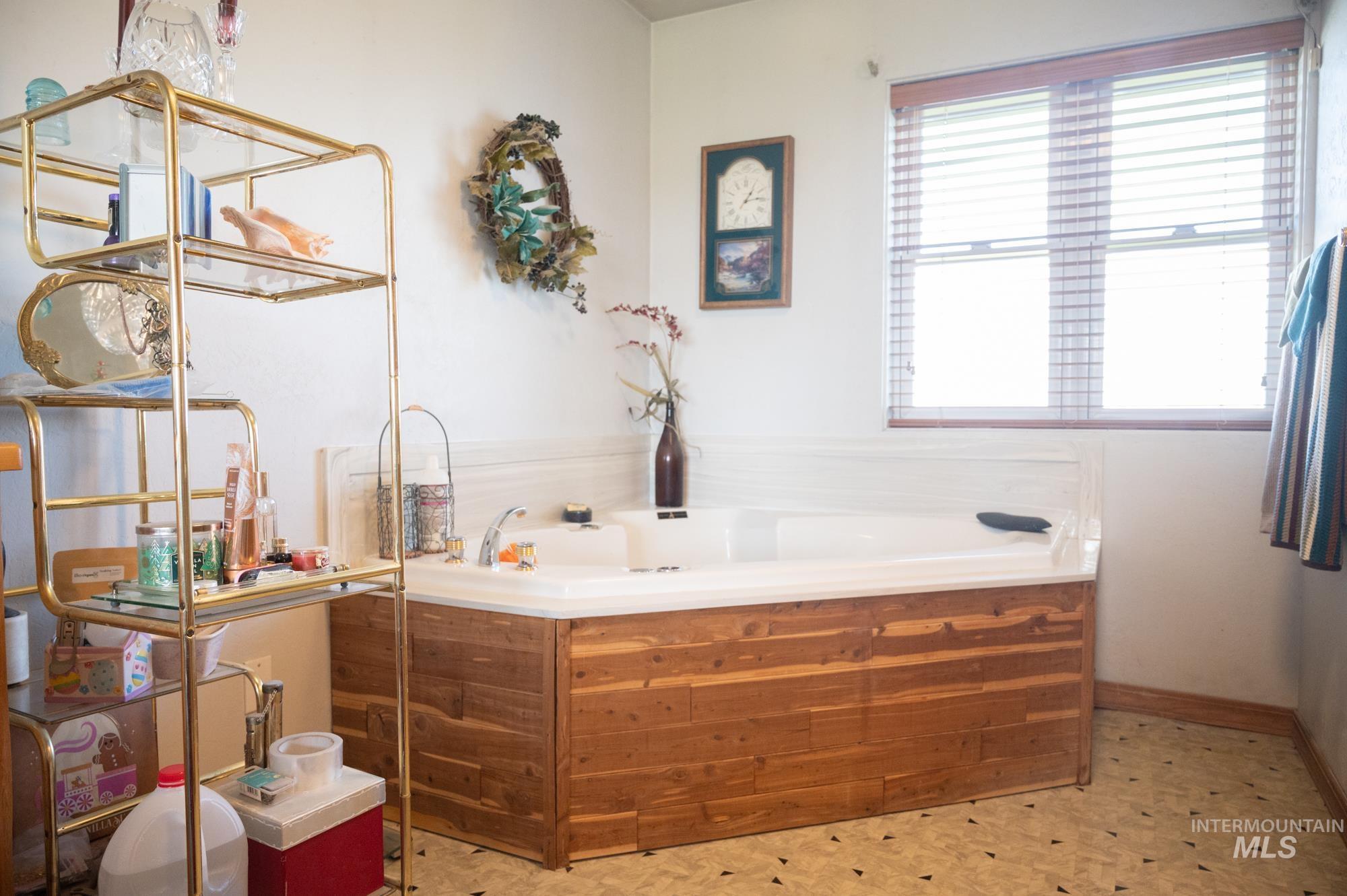 193 S 500 W, Paul, Idaho 83347, 3 Bedrooms, 3 Bathrooms, Residential For Sale, Price $495,000, 98980791