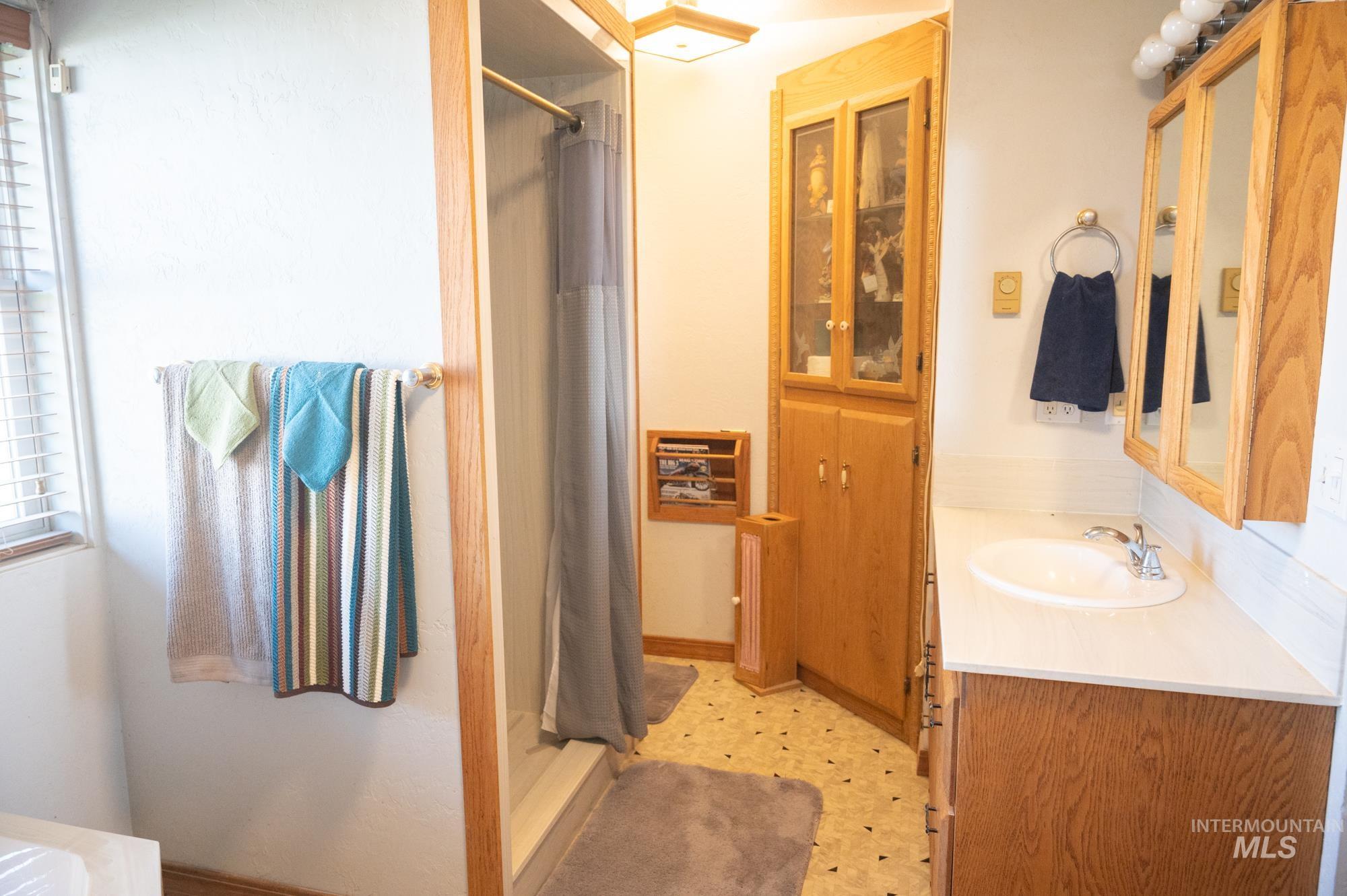 193 S 500 W, Paul, Idaho 83347, 3 Bedrooms, 3 Bathrooms, Residential For Sale, Price $495,000, 98980791