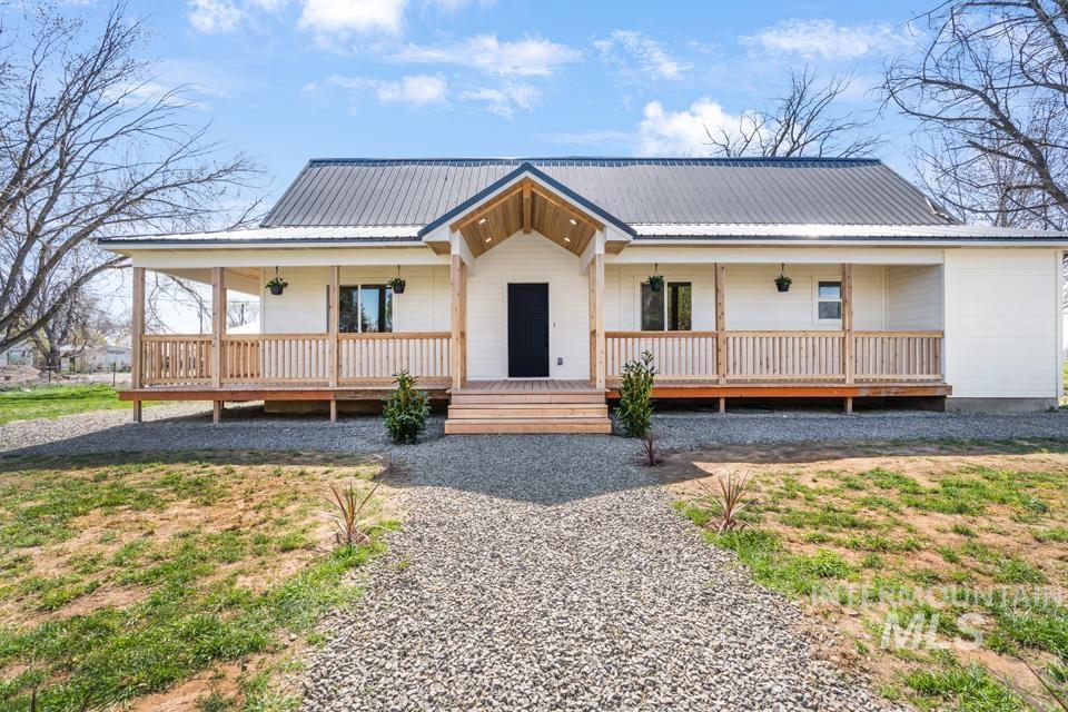 535 Day Road, Weiser, Idaho 83672, 3 Bedrooms, 2 Bathrooms, Residential For Sale, Price $499,000,MLS 98980792