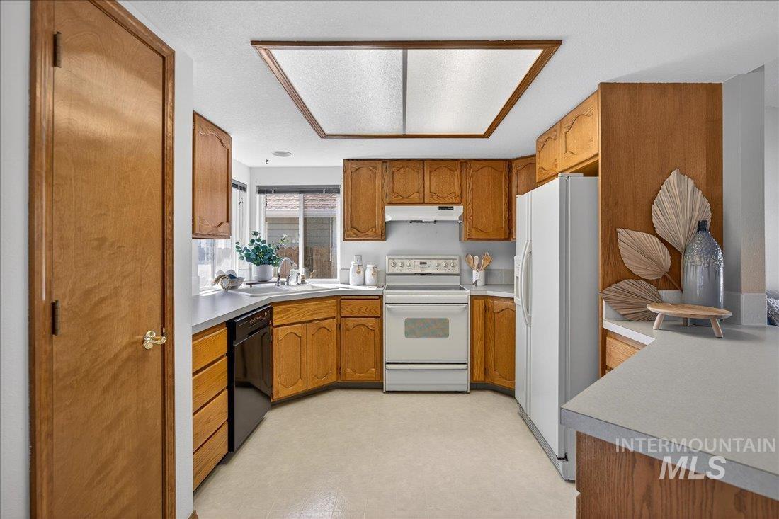 1579 E Falconrim Ct, Eagle, Idaho 83616-5276, 3 Bedrooms, 2 Bathrooms, Residential For Sale, Price $450,000, 98980795