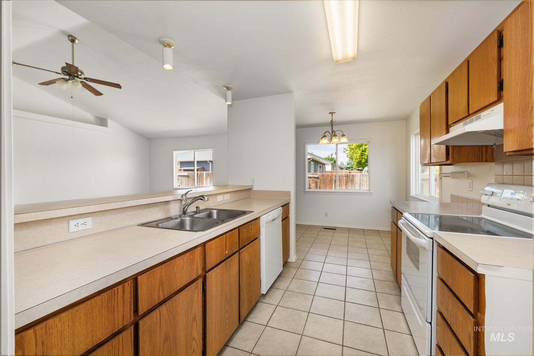 457 Meadowbrook Dr., Nampa, Idaho 83686, 3 Bedrooms, 2 Bathrooms, Residential For Sale, Price $359,500, 98980798