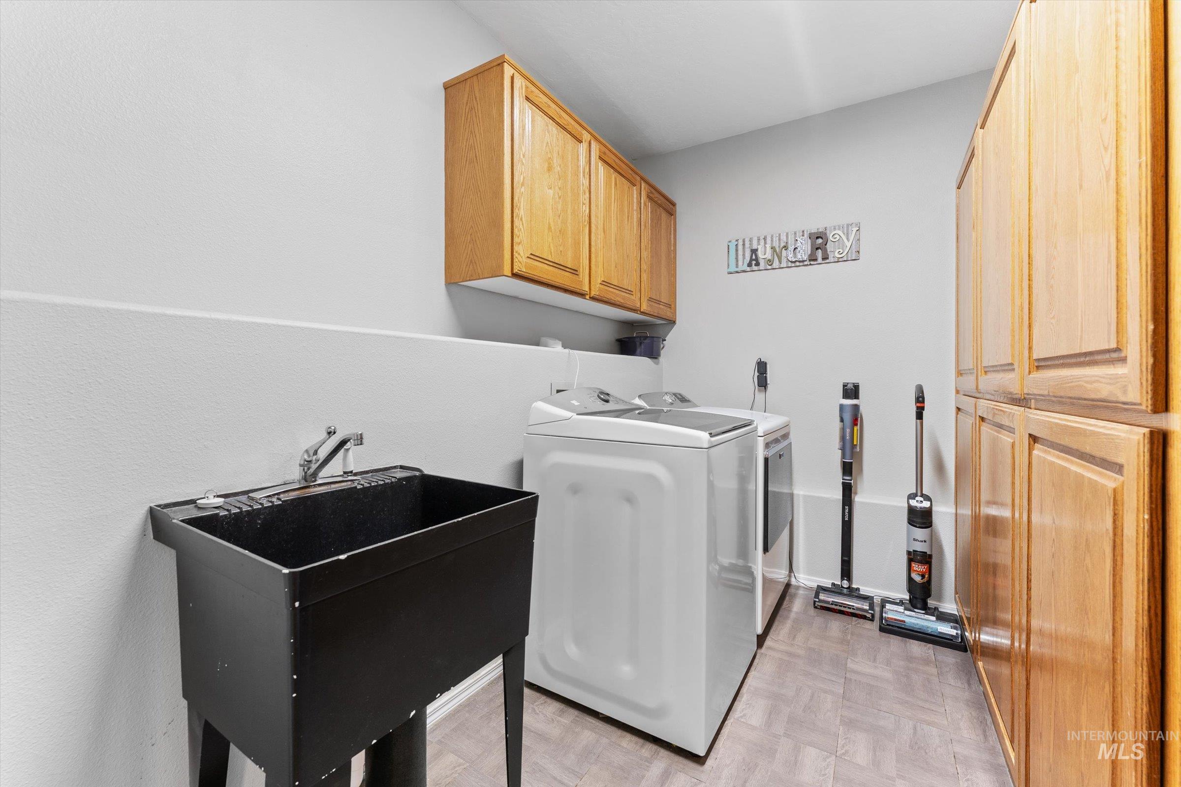 1860 Bishop Ct, Mountain Home, Idaho 83647, 6 Bedrooms, 4 Bathrooms, Residential For Sale, Price $485,000, 98980802