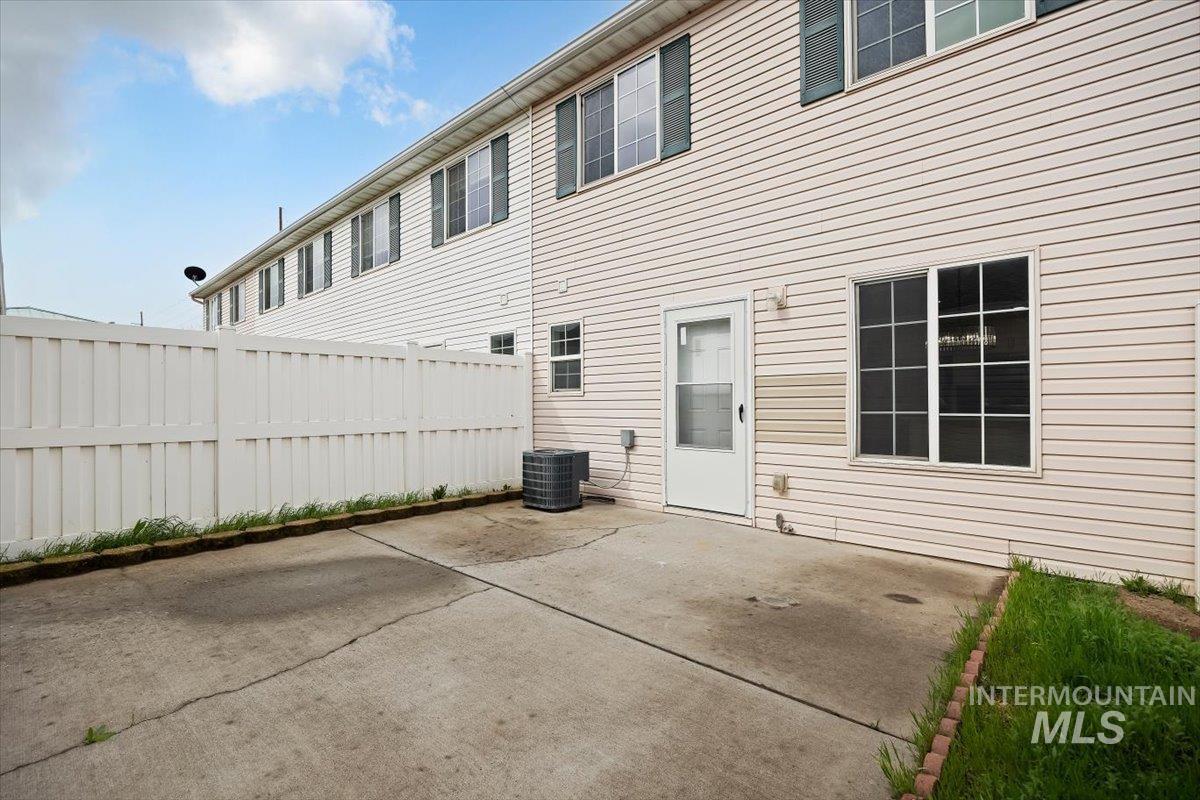 1897 Hampton Way, Twin Falls, Idaho 83301, 3 Bedrooms, 1.5 Bathrooms, Residential For Sale, Price $314,900,MLS 98980811