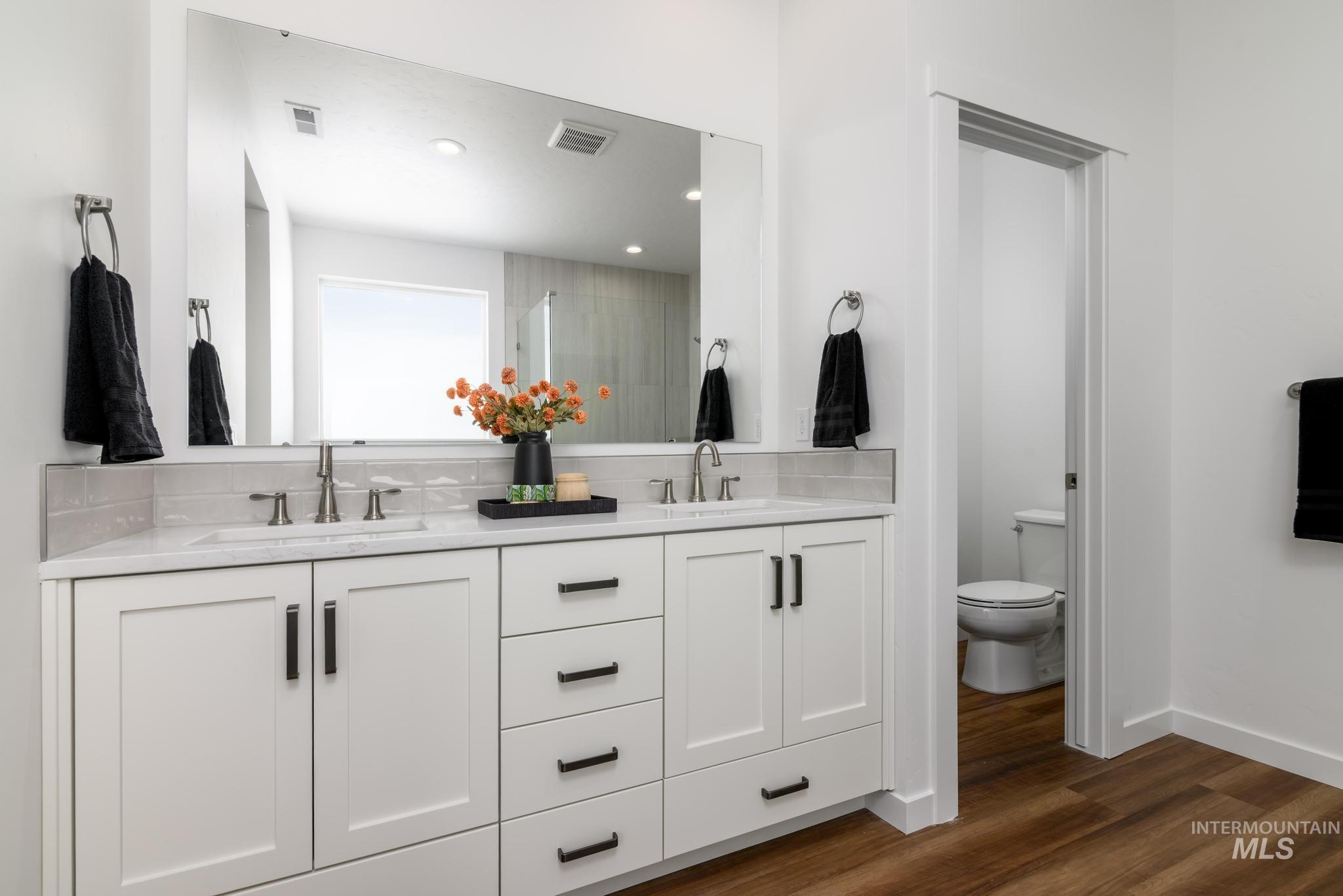 6049 W Snow Currant St, Meridian, Idaho 83646, 3 Bedrooms, 2.5 Bathrooms, Residential For Sale, Price $619,000,MLS 98980816