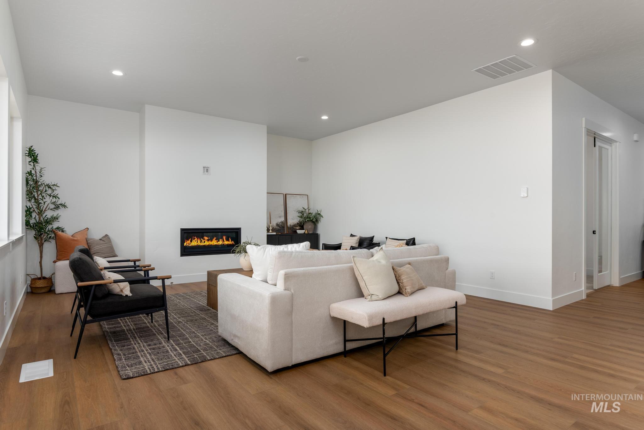 8558 S Silver Smog Way, Meridian, Idaho 83642, 4 Bedrooms, 3 Bathrooms, Residential For Sale, Price $699,000,MLS 98980817