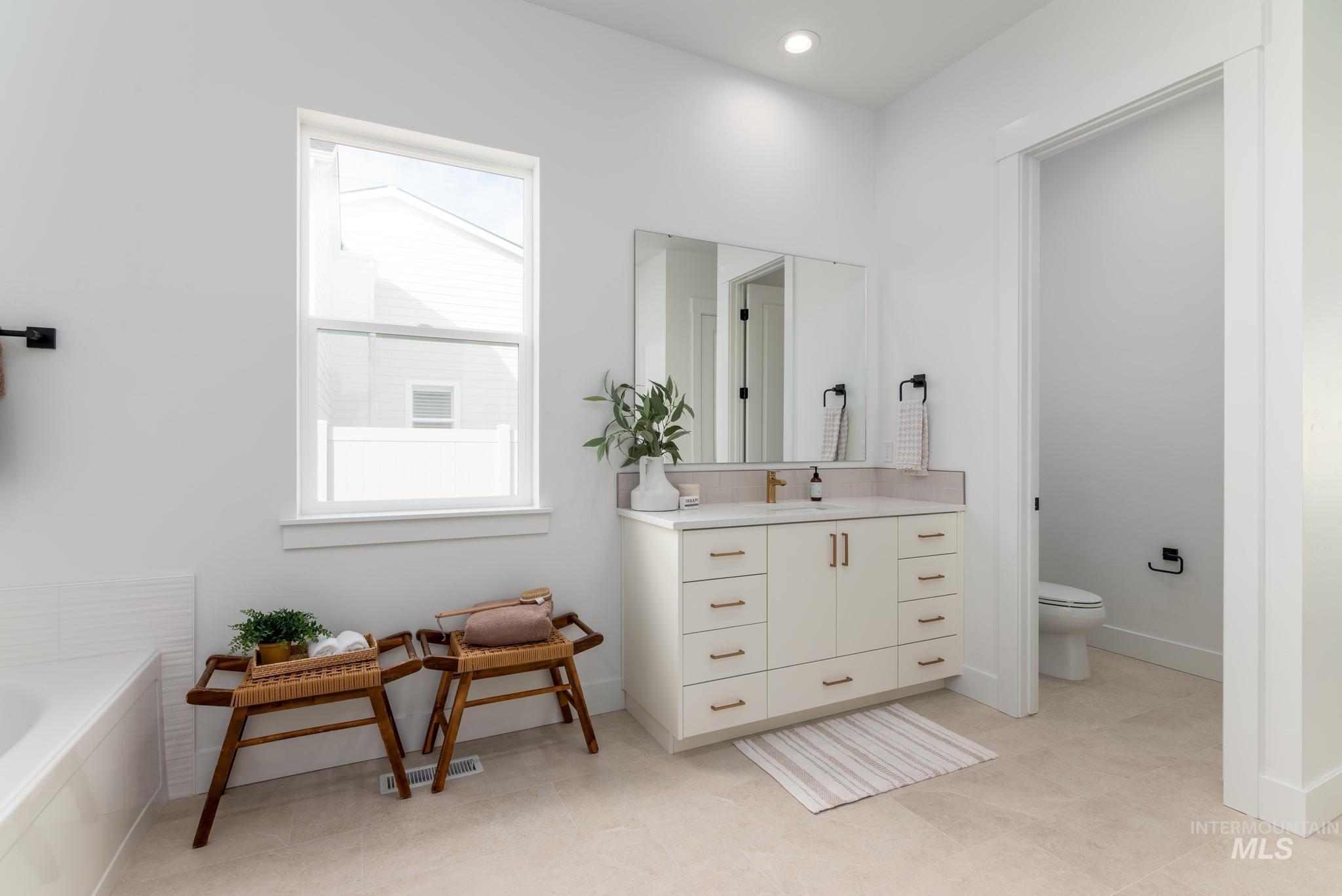 8558 S Silver Smog Way, Meridian, Idaho 83642, 4 Bedrooms, 3 Bathrooms, Residential For Sale, Price $699,000,MLS 98980817