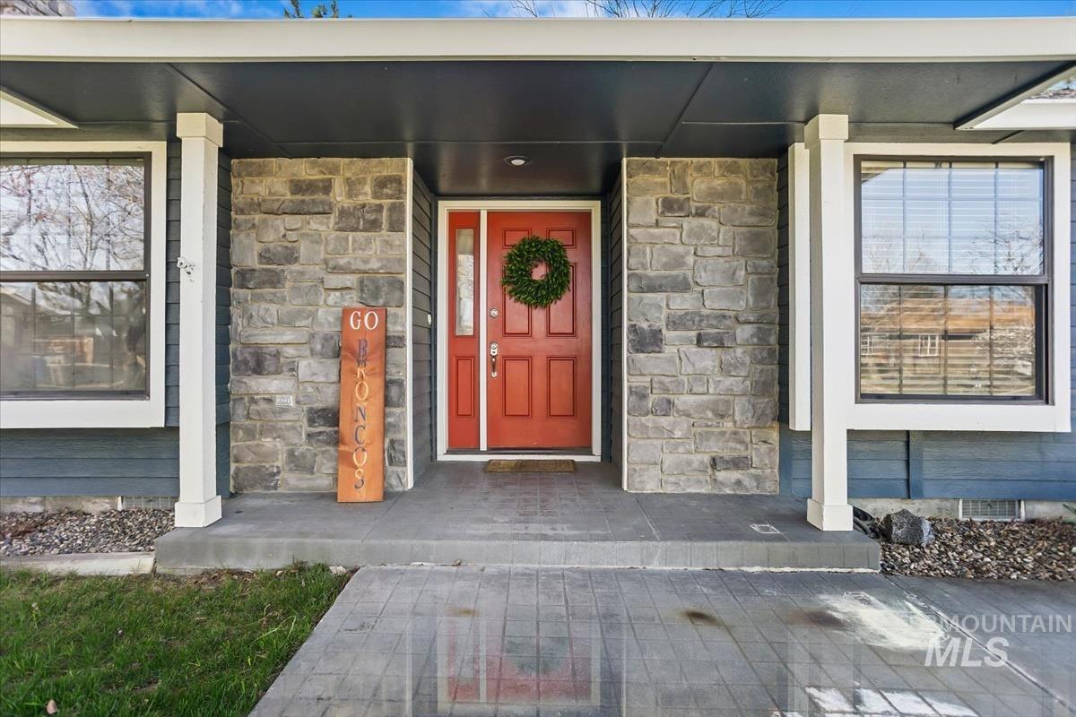 2840 N Camden Place, Boise, Idaho 83704, 3 Bedrooms, 2 Bathrooms, Residential For Sale, Price $460,000,MLS 98980820