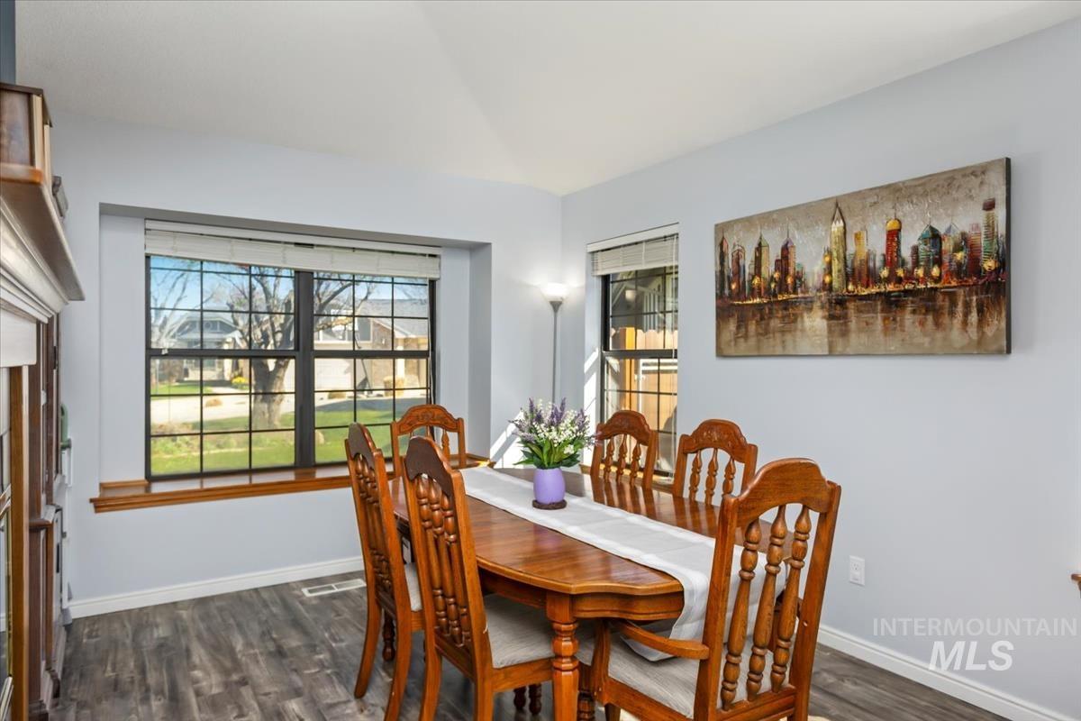 2840 N Camden Place, Boise, Idaho 83704, 3 Bedrooms, 2 Bathrooms, Residential For Sale, Price $460,000,MLS 98980820