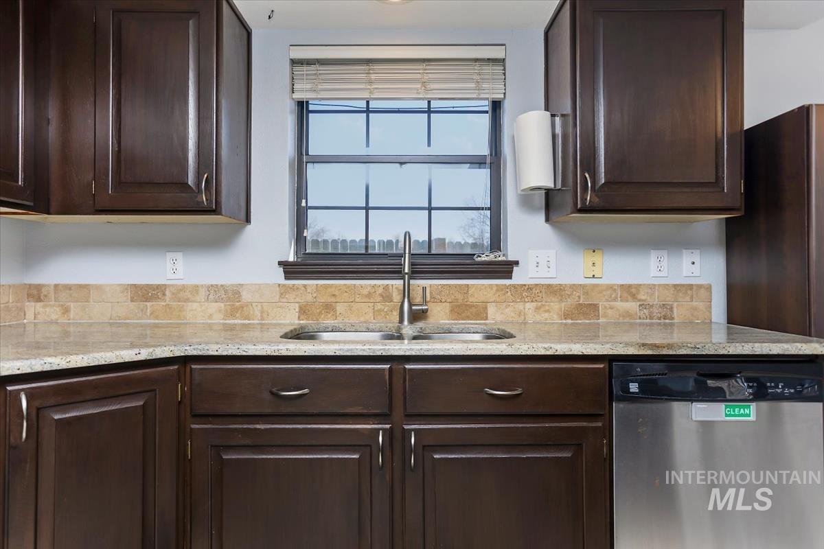 2840 N Camden Place, Boise, Idaho 83704, 3 Bedrooms, 2 Bathrooms, Residential For Sale, Price $460,000,MLS 98980820