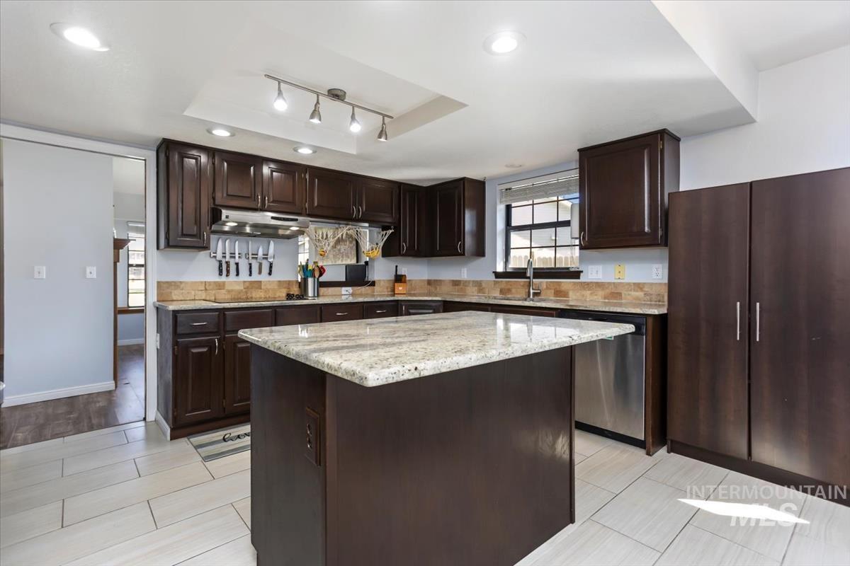 2840 N Camden Place, Boise, Idaho 83704, 3 Bedrooms, 2 Bathrooms, Residential For Sale, Price $460,000,MLS 98980820