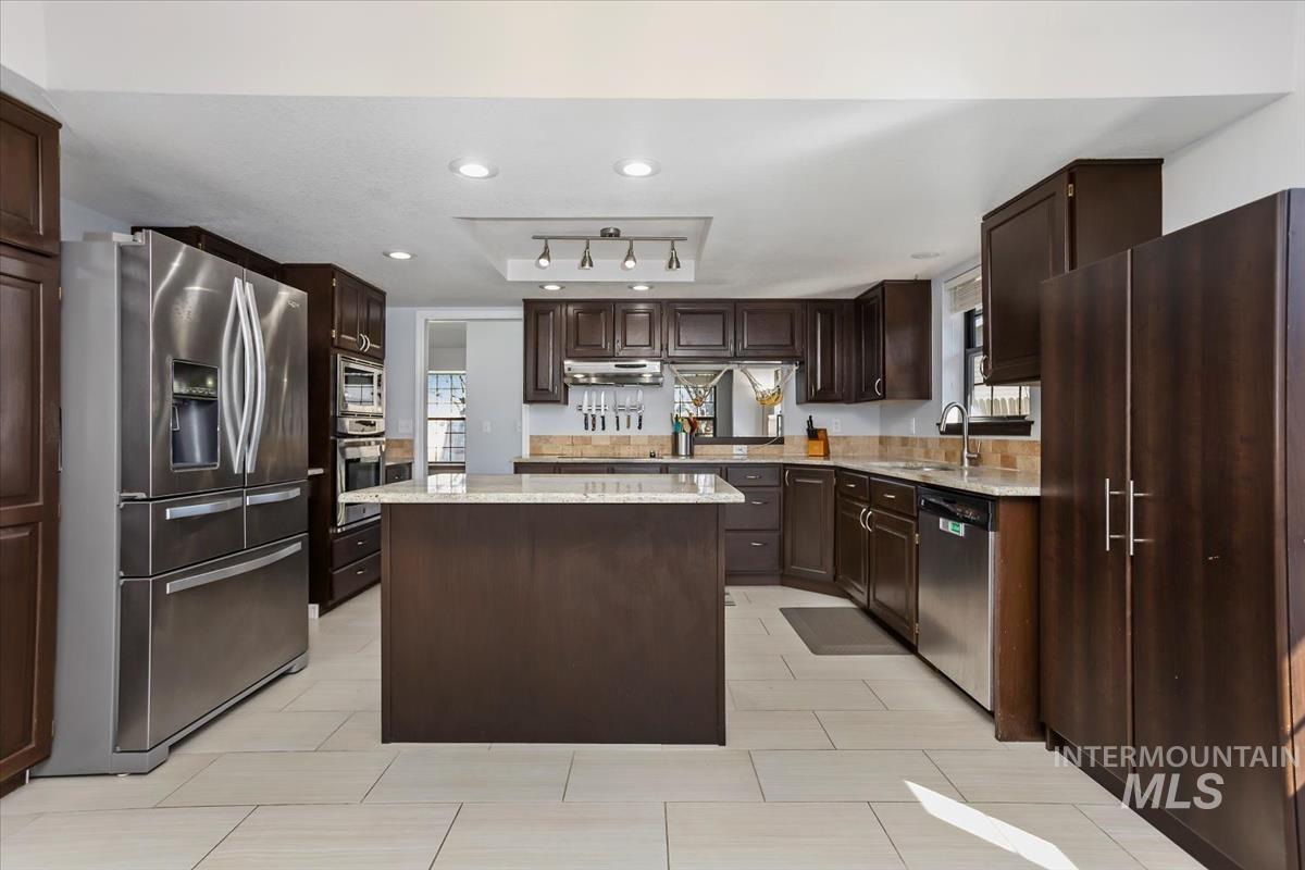 2840 N Camden Place, Boise, Idaho 83704, 3 Bedrooms, 2 Bathrooms, Residential For Sale, Price $460,000,MLS 98980820