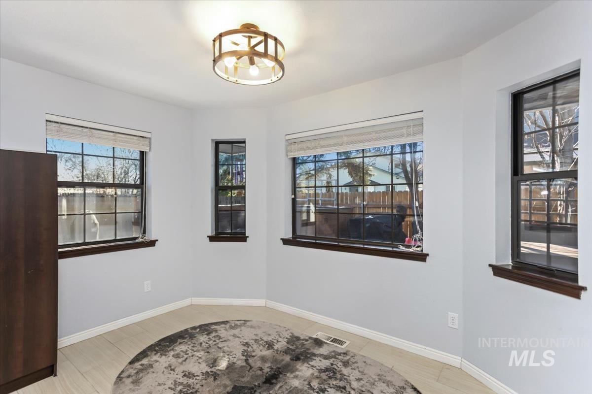 2840 N Camden Place, Boise, Idaho 83704, 3 Bedrooms, 2 Bathrooms, Residential For Sale, Price $460,000,MLS 98980820