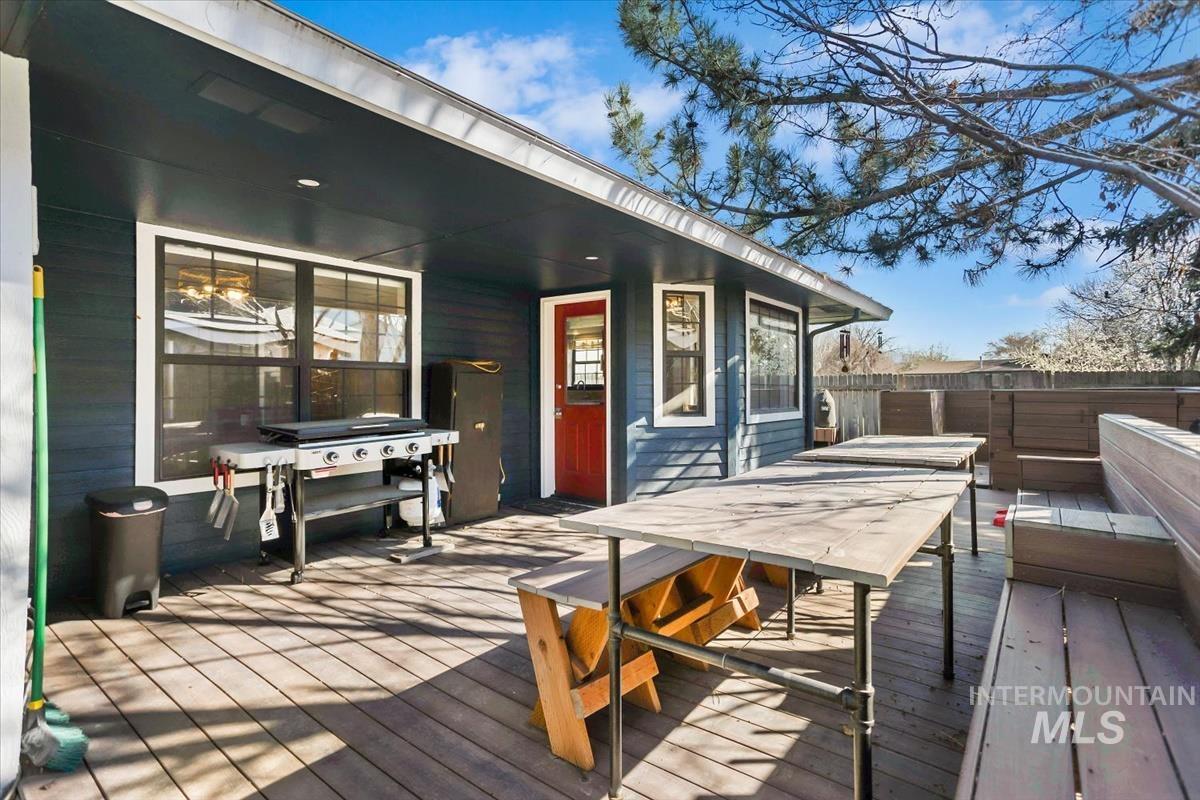 2840 N Camden Place, Boise, Idaho 83704, 3 Bedrooms, 2 Bathrooms, Residential For Sale, Price $460,000,MLS 98980820