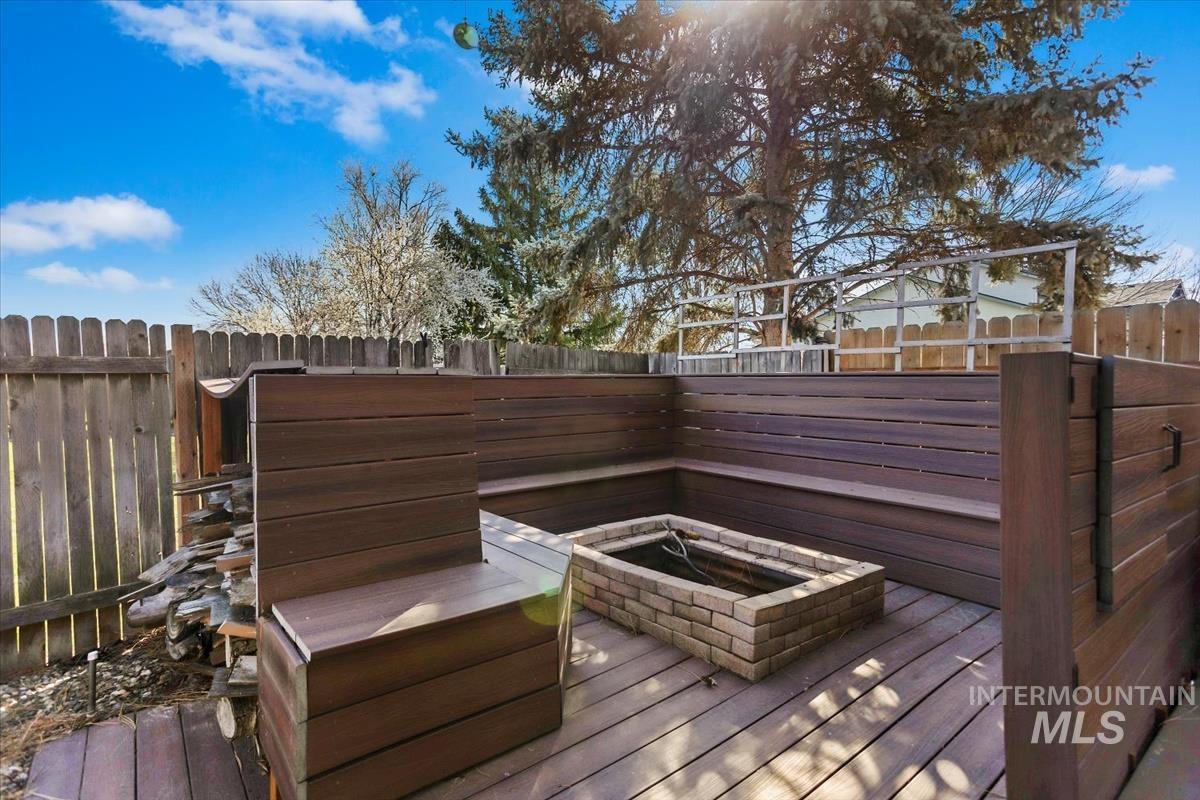 2840 N Camden Place, Boise, Idaho 83704, 3 Bedrooms, 2 Bathrooms, Residential For Sale, Price $460,000,MLS 98980820