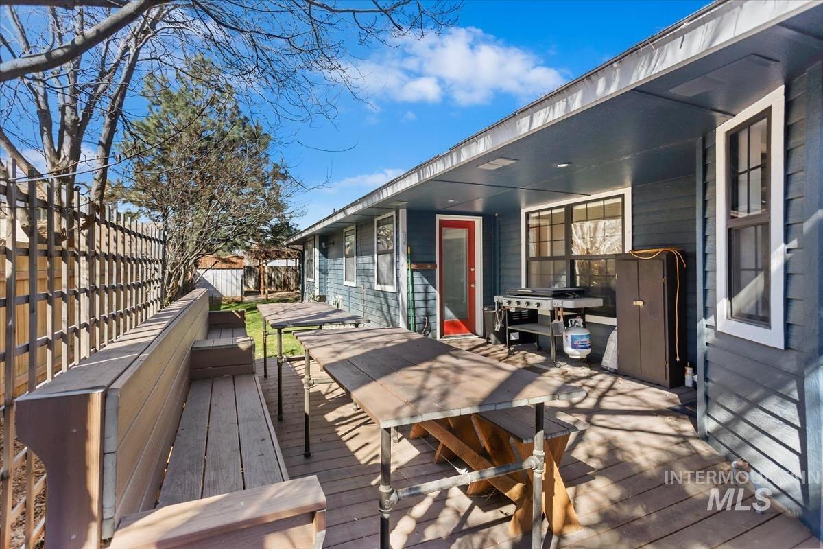 2840 N Camden Place, Boise, Idaho 83704, 3 Bedrooms, 2 Bathrooms, Residential For Sale, Price $460,000,MLS 98980820