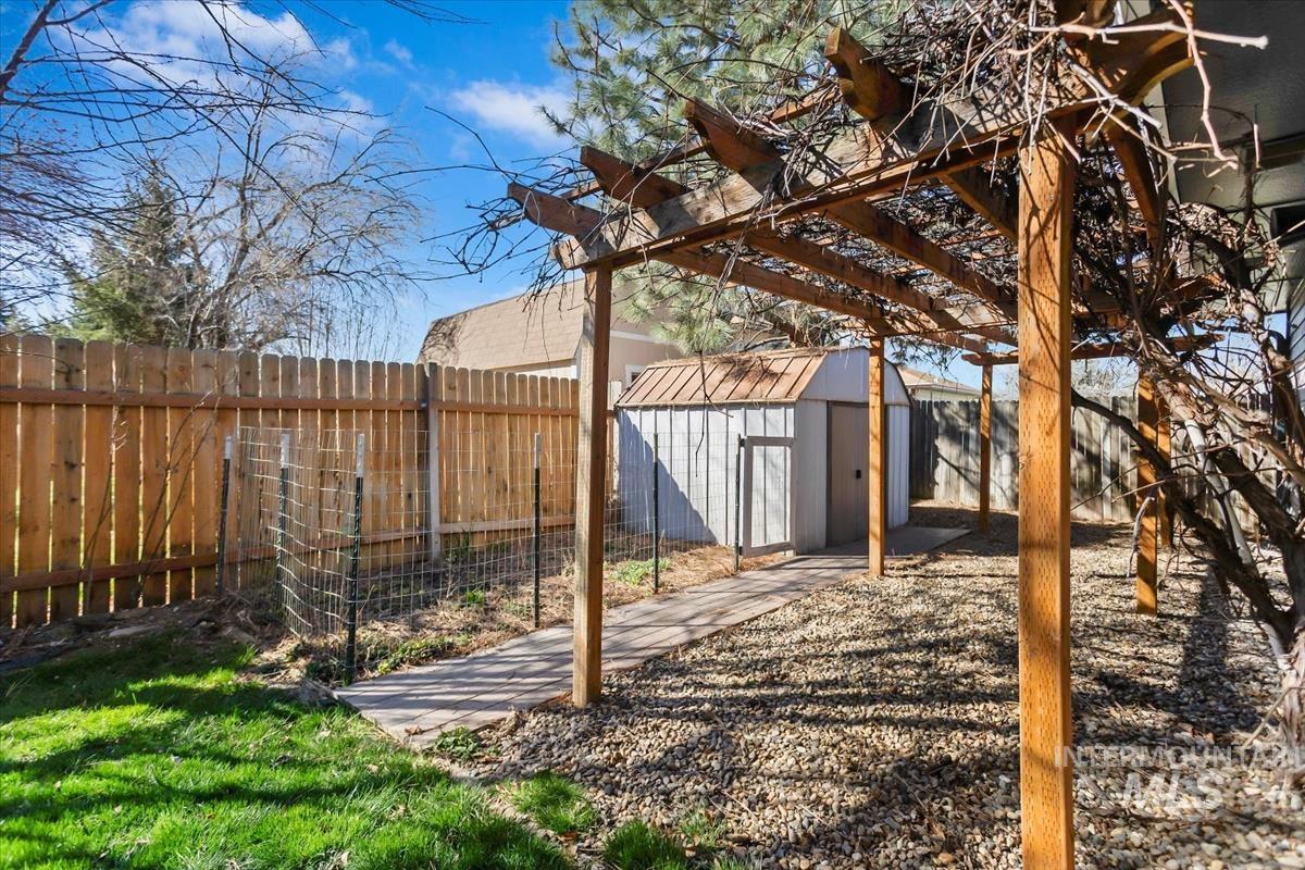 2840 N Camden Place, Boise, Idaho 83704, 3 Bedrooms, 2 Bathrooms, Residential For Sale, Price $460,000,MLS 98980820