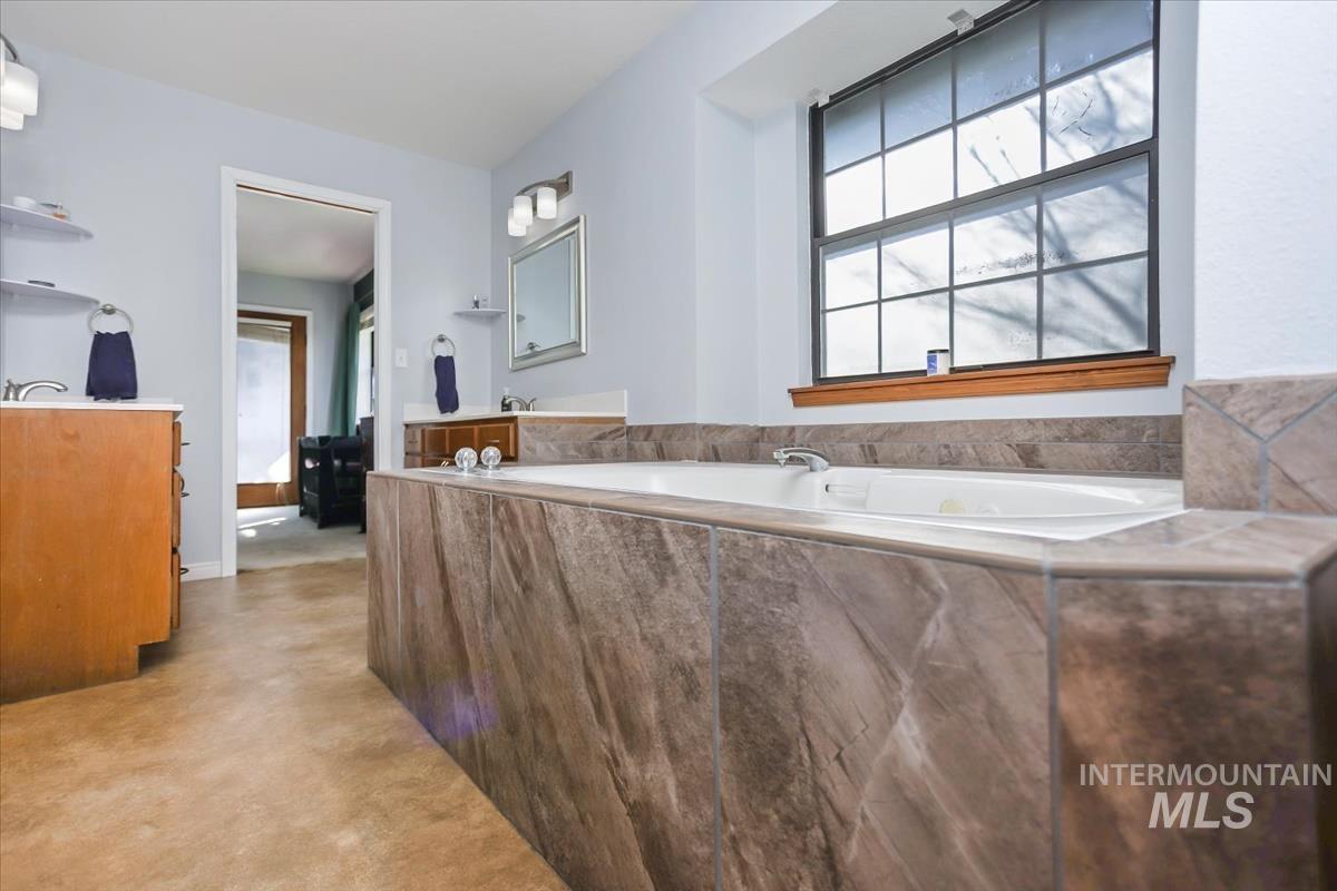 2840 N Camden Place, Boise, Idaho 83704, 3 Bedrooms, 2 Bathrooms, Residential For Sale, Price $460,000,MLS 98980820