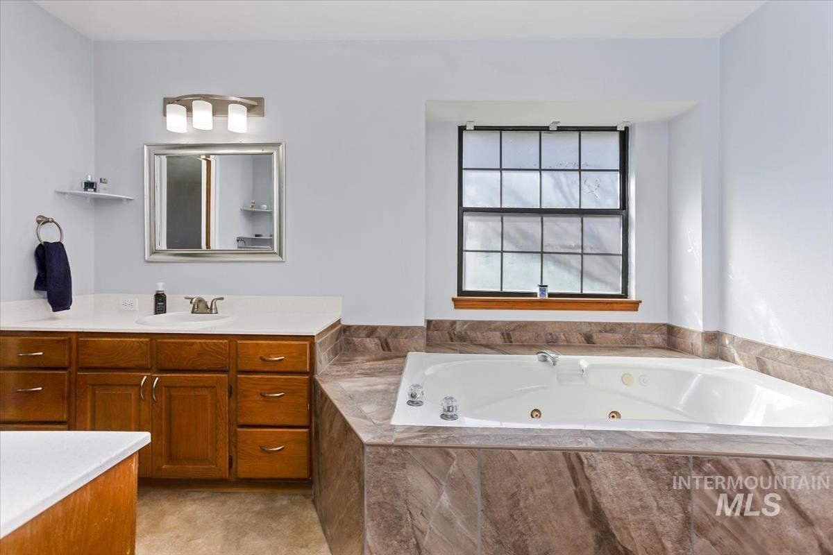 2840 N Camden Place, Boise, Idaho 83704, 3 Bedrooms, 2 Bathrooms, Residential For Sale, Price $460,000,MLS 98980820