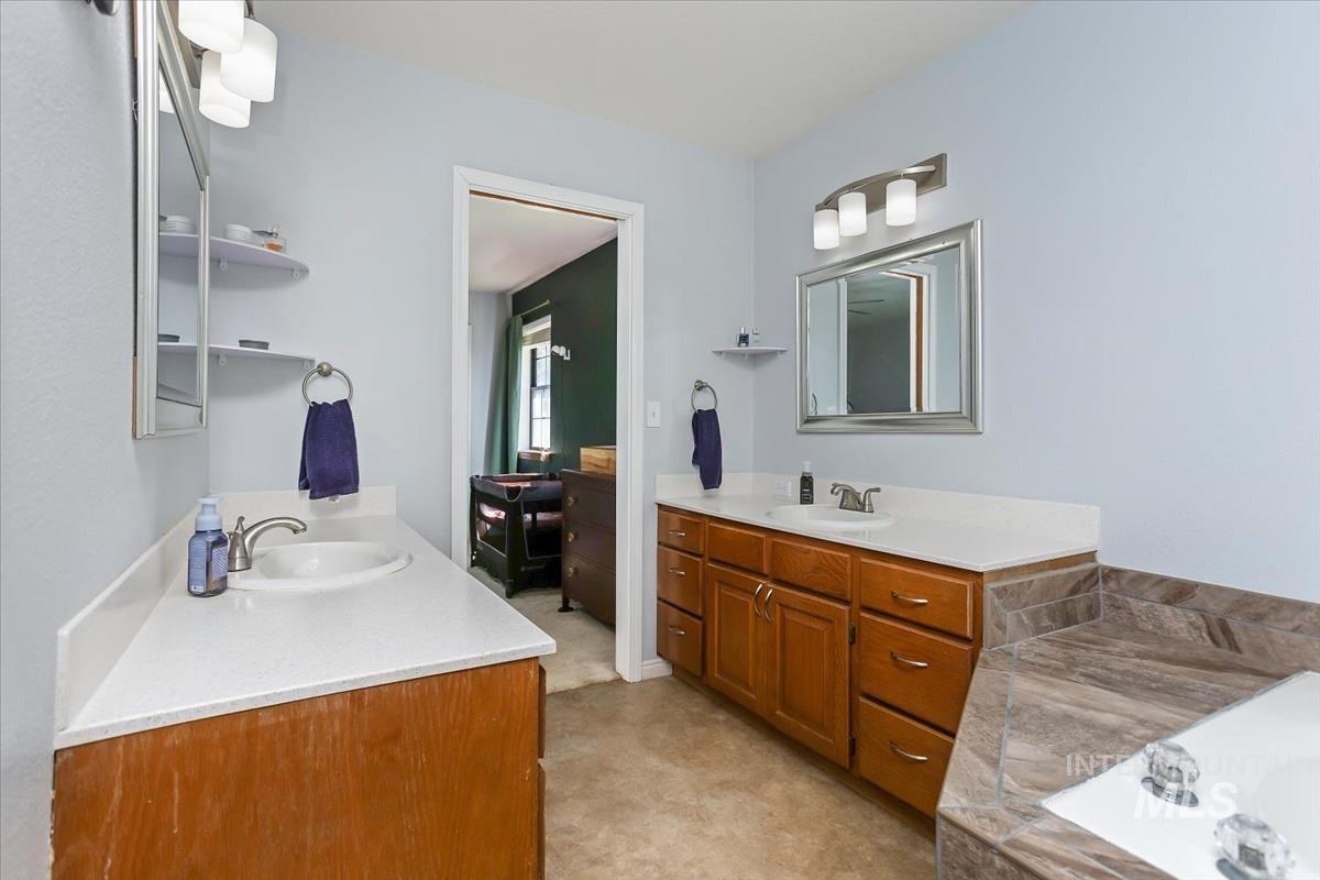 2840 N Camden Place, Boise, Idaho 83704, 3 Bedrooms, 2 Bathrooms, Residential For Sale, Price $460,000,MLS 98980820