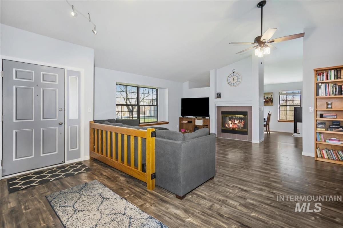 2840 N Camden Place, Boise, Idaho 83704, 3 Bedrooms, 2 Bathrooms, Residential For Sale, Price $460,000,MLS 98980820