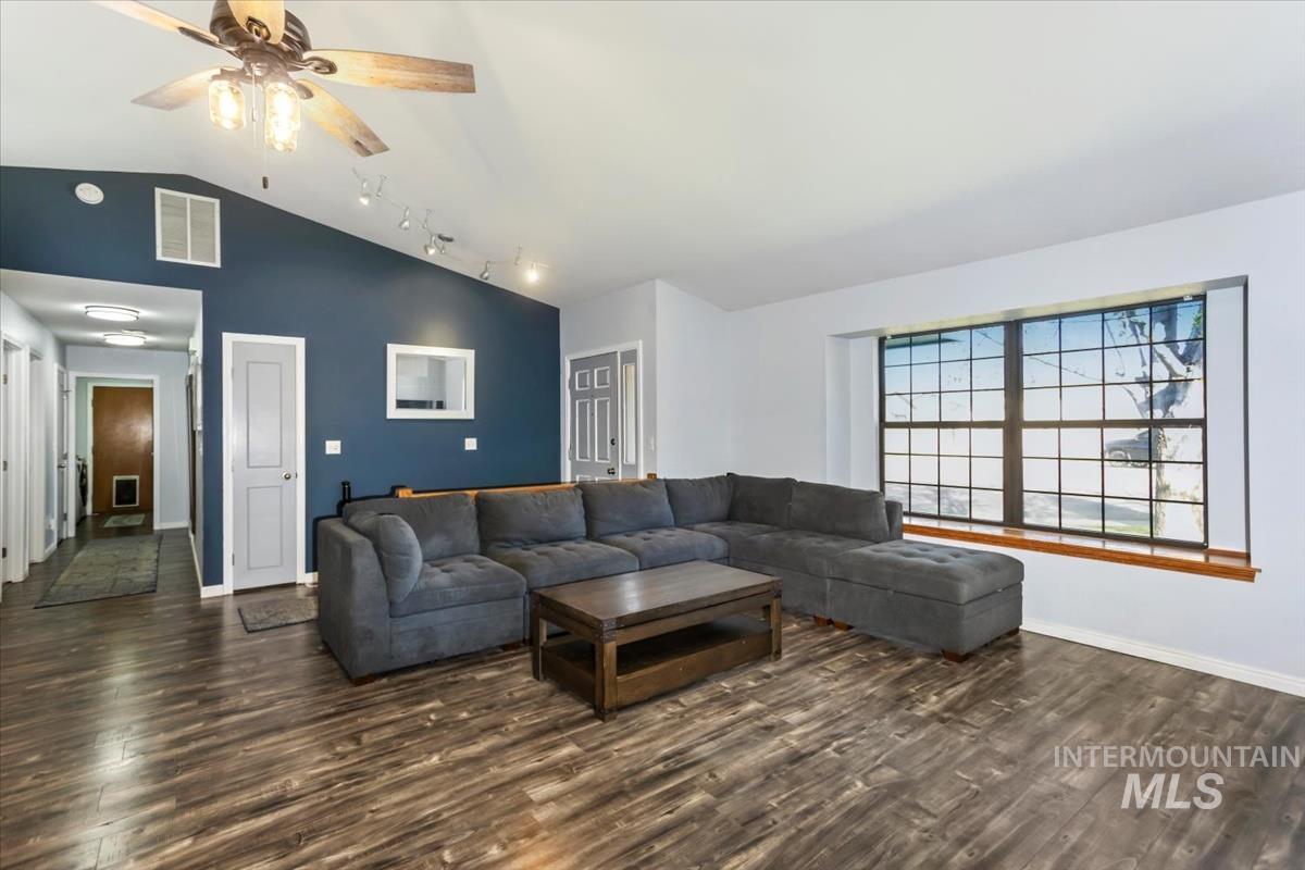 2840 N Camden Place, Boise, Idaho 83704, 3 Bedrooms, 2 Bathrooms, Residential For Sale, Price $460,000,MLS 98980820