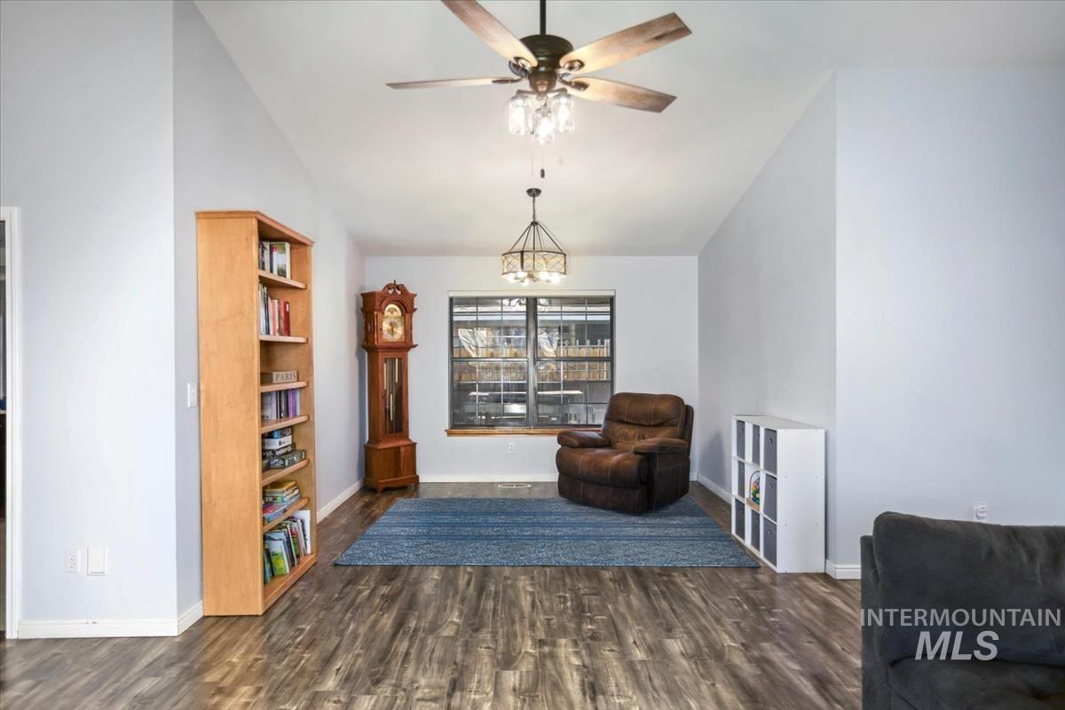 2840 N Camden Place, Boise, Idaho 83704, 3 Bedrooms, 2 Bathrooms, Residential For Sale, Price $460,000,MLS 98980820