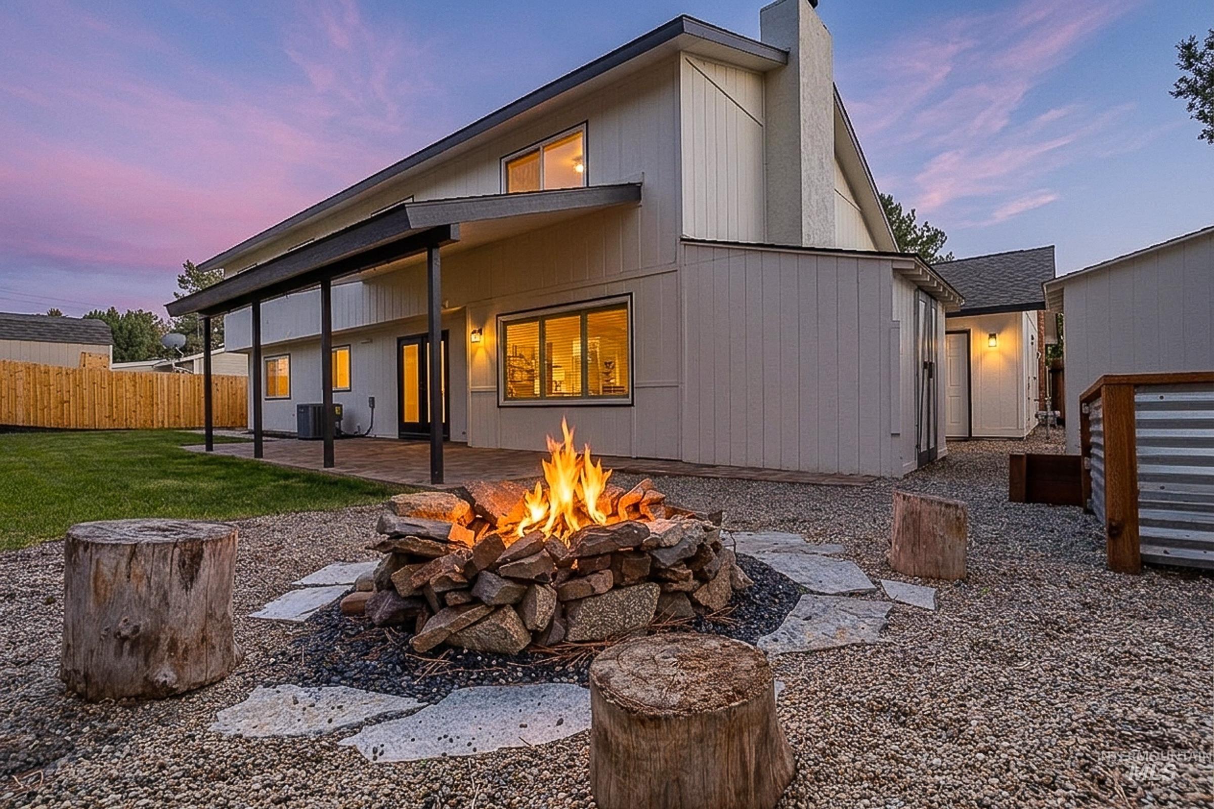 898 N Pebble Beach Way, Eagle, Idaho 83616-5234, 4 Bedrooms, 2.5 Bathrooms, Residential For Sale, Price $749,700,MLS 98980822