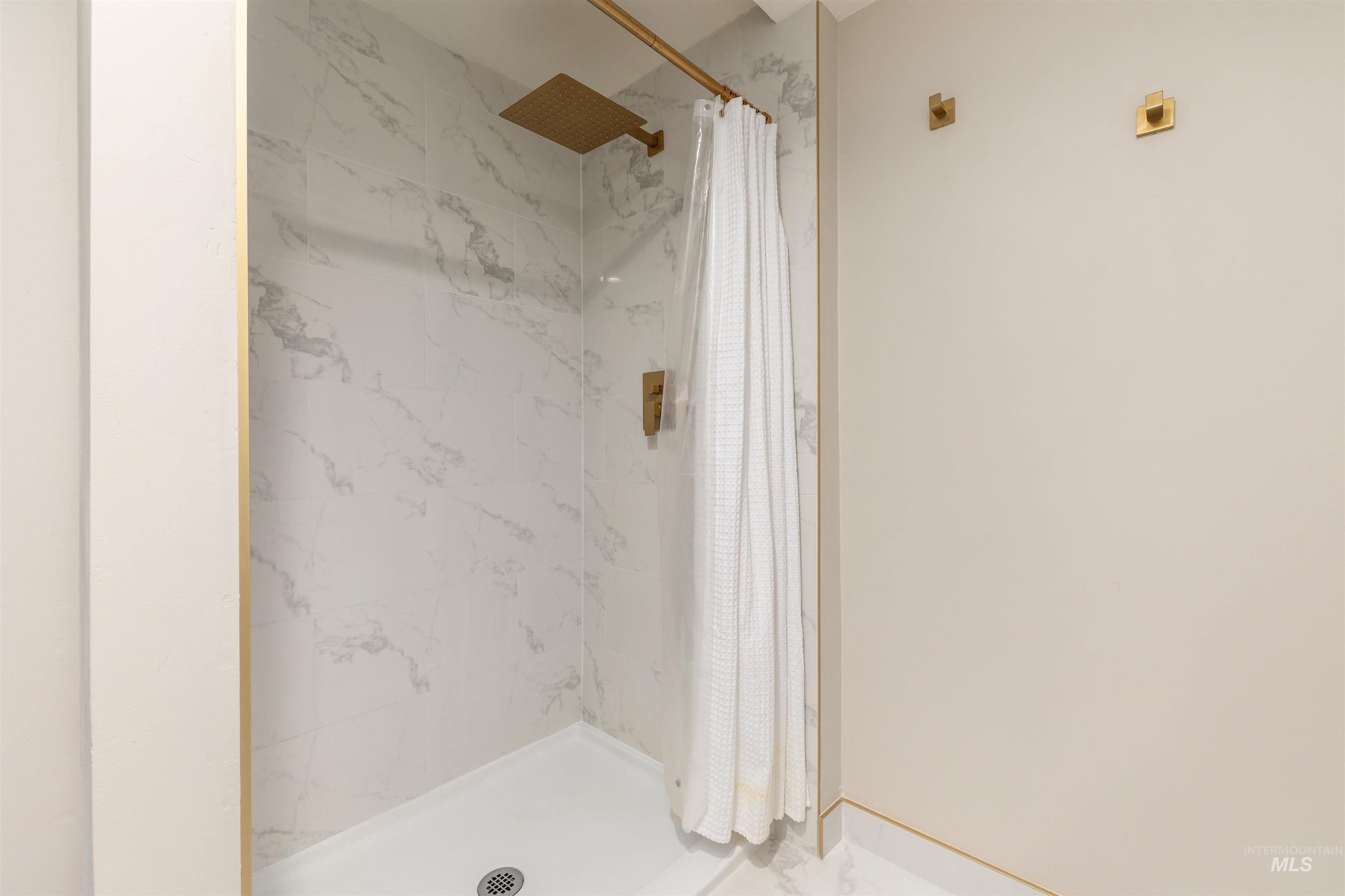 898 N Pebble Beach Way, Eagle, Idaho 83616-5234, 4 Bedrooms, 2.5 Bathrooms, Residential For Sale, Price $749,700,MLS 98980822