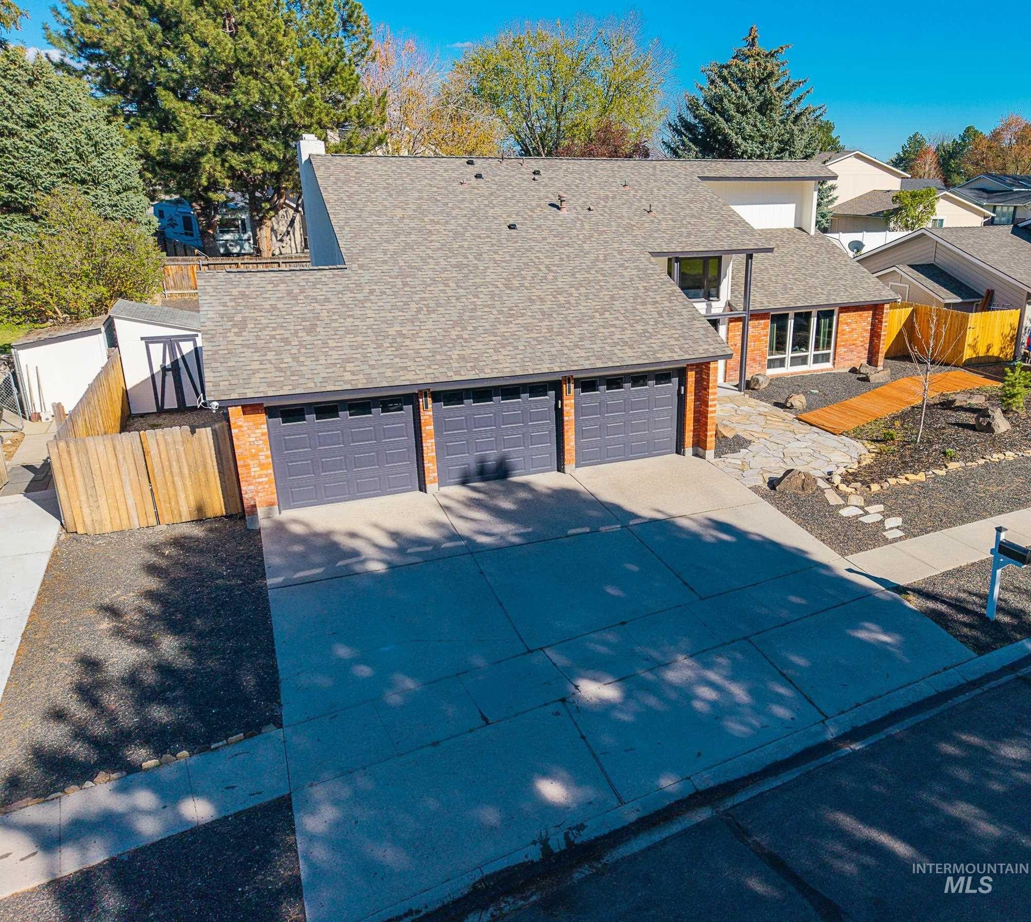 898 N Pebble Beach Way, Eagle, Idaho 83616-5234, 4 Bedrooms, 2.5 Bathrooms, Residential For Sale, Price $749,700,MLS 98980822