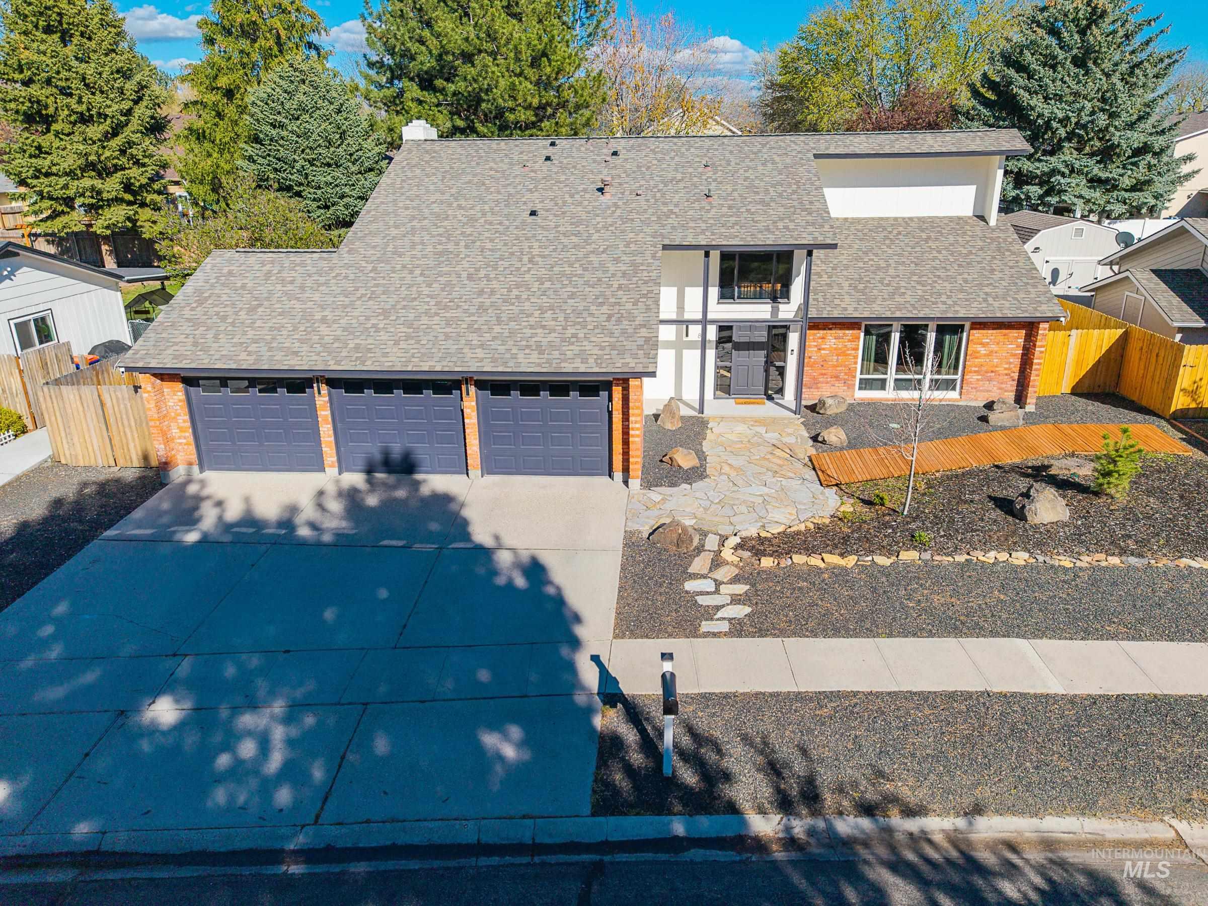 898 N Pebble Beach Way, Eagle, Idaho 83616-5234, 4 Bedrooms, 2.5 Bathrooms, Residential For Sale, Price $749,700,MLS 98980822