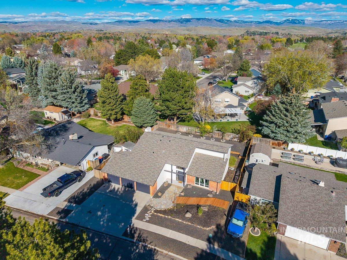 898 N Pebble Beach Way, Eagle, Idaho 83616-5234, 4 Bedrooms, 2.5 Bathrooms, Residential For Sale, Price $749,700,MLS 98980822