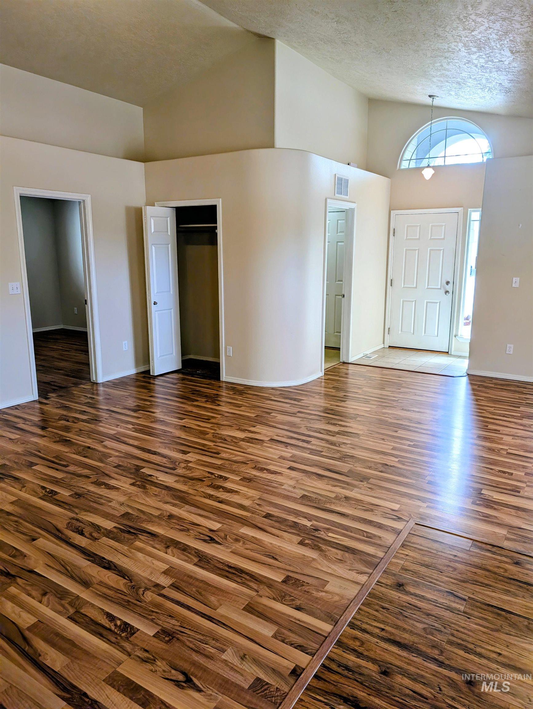 1496 W Saint Patrick, Boise, Idaho 83705, 3 Bedrooms, 2 Bathrooms, Residential For Sale, Price $459,900,MLS 98980824