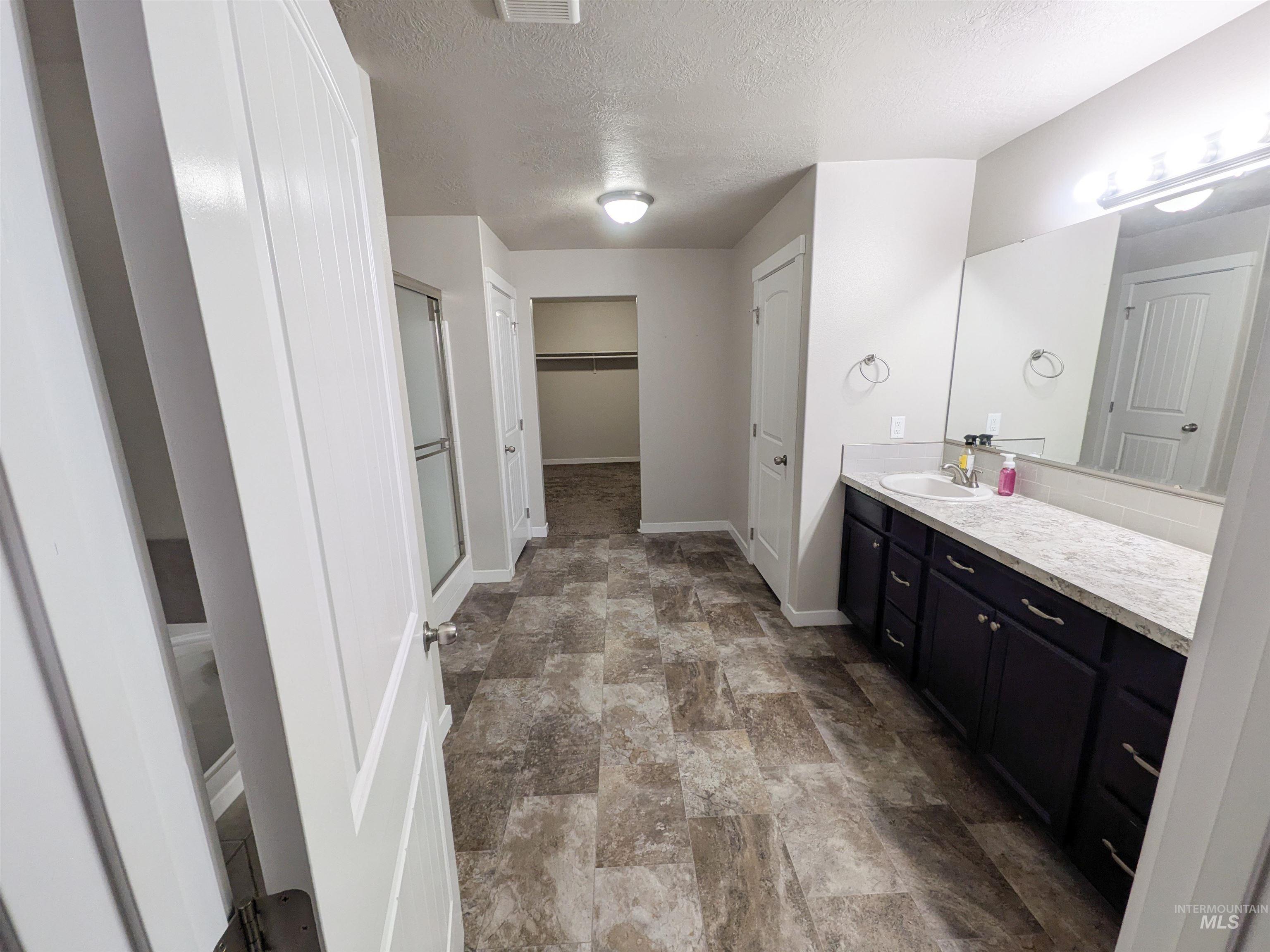 3711 E Holly Ridge Dr, Nampa, Idaho 83686, 5 Bedrooms, 2.5 Bathrooms, Residential For Sale, Price $499,999,MLS 98980826