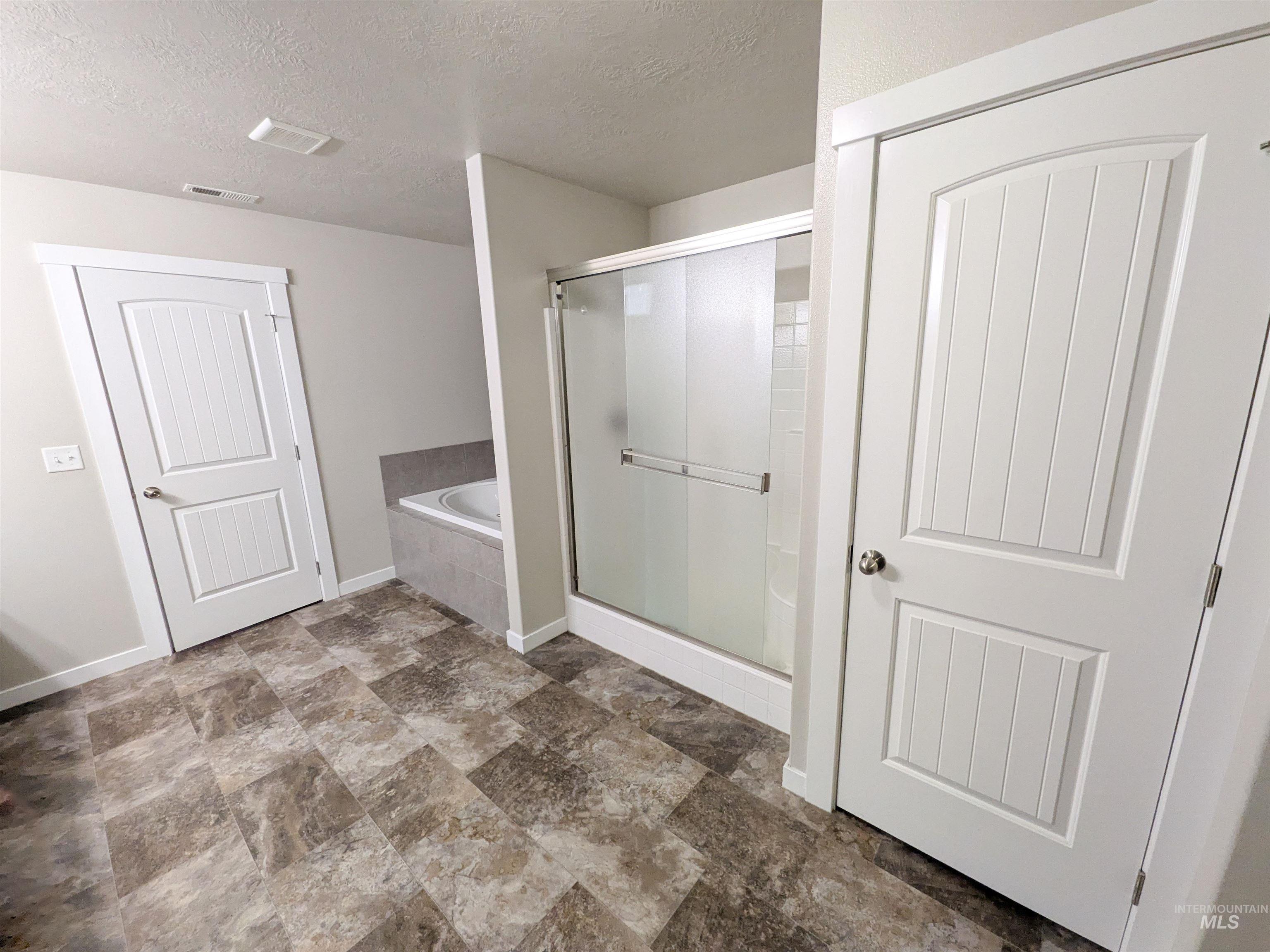 3711 E Holly Ridge Dr, Nampa, Idaho 83686, 5 Bedrooms, 2.5 Bathrooms, Residential For Sale, Price $499,999,MLS 98980826