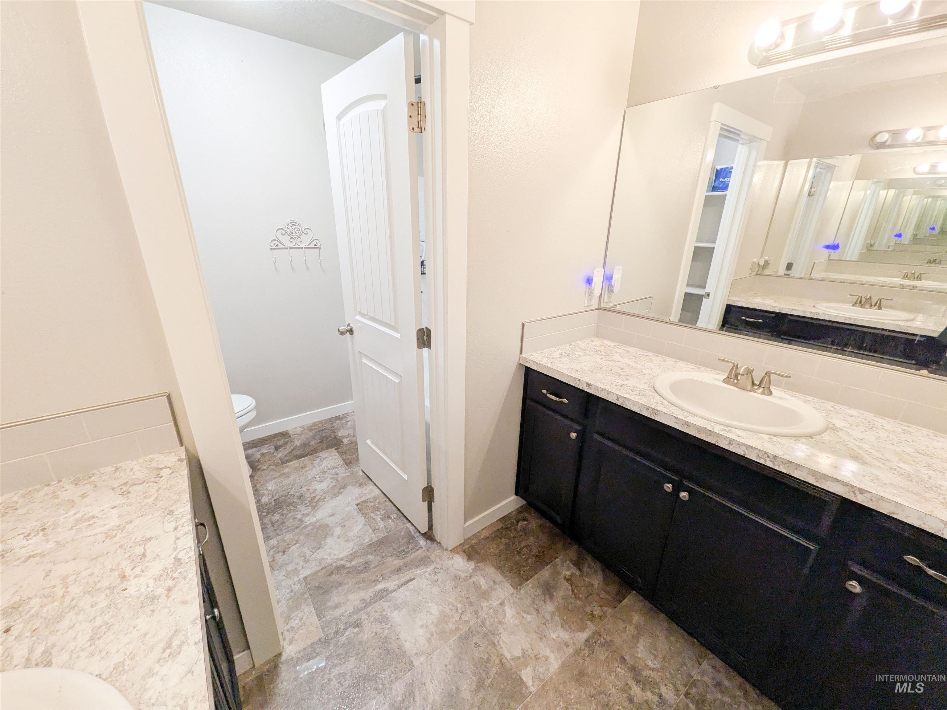 3711 E Holly Ridge Dr, Nampa, Idaho 83686, 5 Bedrooms, 2.5 Bathrooms, Residential For Sale, Price $499,999,MLS 98980826