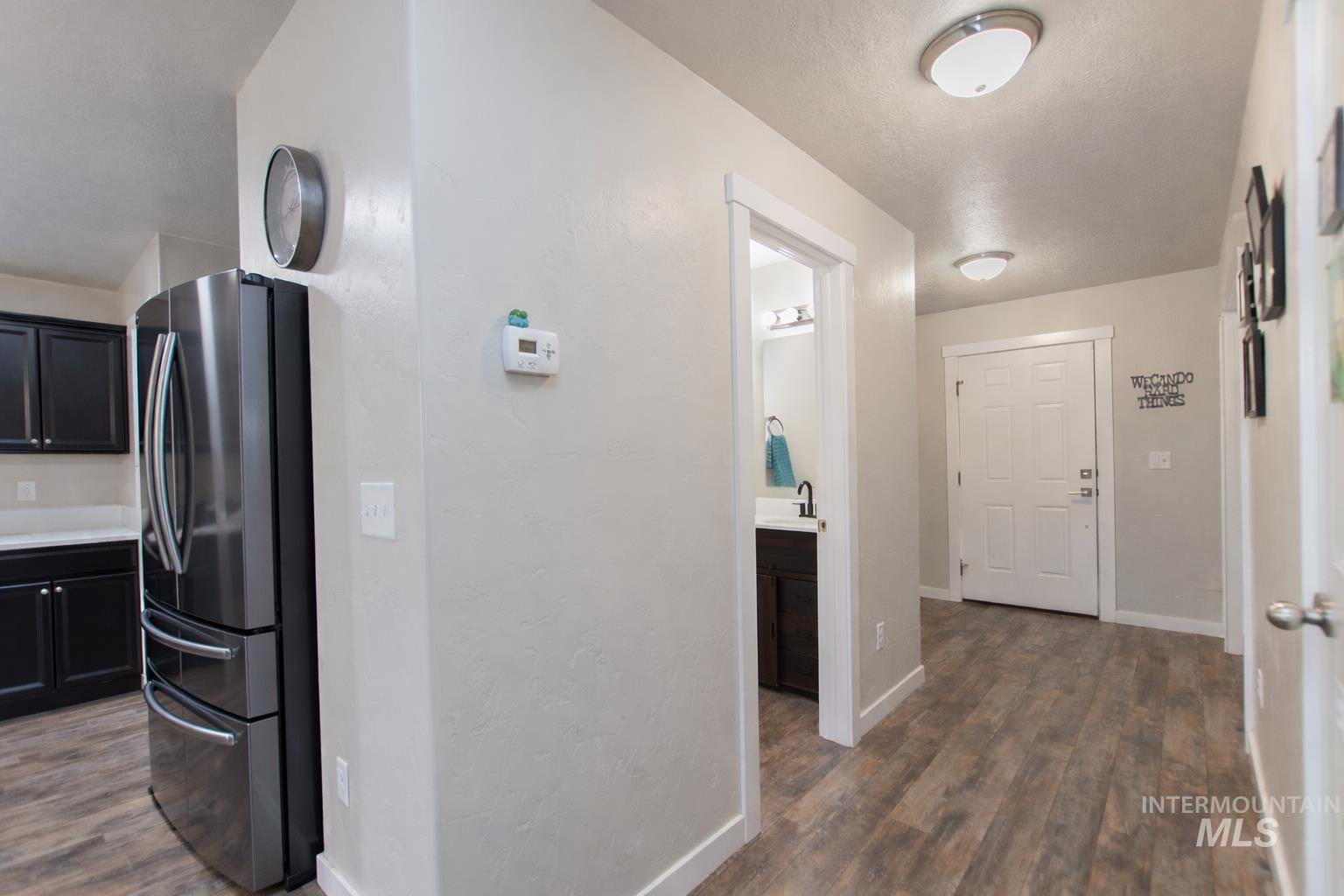 3711 E Holly Ridge Dr, Nampa, Idaho 83686, 5 Bedrooms, 2.5 Bathrooms, Residential For Sale, Price $499,999,MLS 98980826