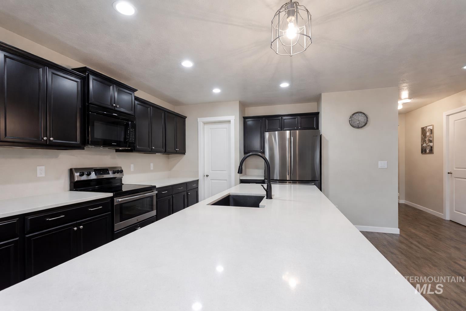 3711 E Holly Ridge Dr, Nampa, Idaho 83686, 5 Bedrooms, 2.5 Bathrooms, Residential For Sale, Price $499,999,MLS 98980826