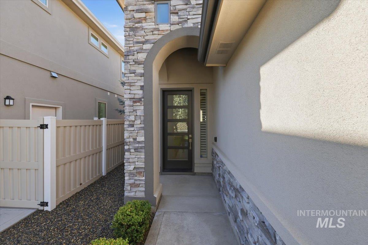 163 W Floating Feather Rd, Eagle, Idaho 83616, 3 Bedrooms, 2.5 Bathrooms, Residential For Sale, Price $684,900,MLS 98980828