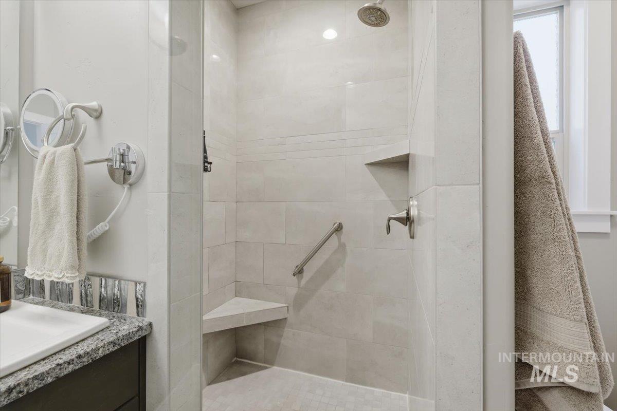 163 W Floating Feather Rd, Eagle, Idaho 83616, 3 Bedrooms, 2.5 Bathrooms, Residential For Sale, Price $684,900,MLS 98980828