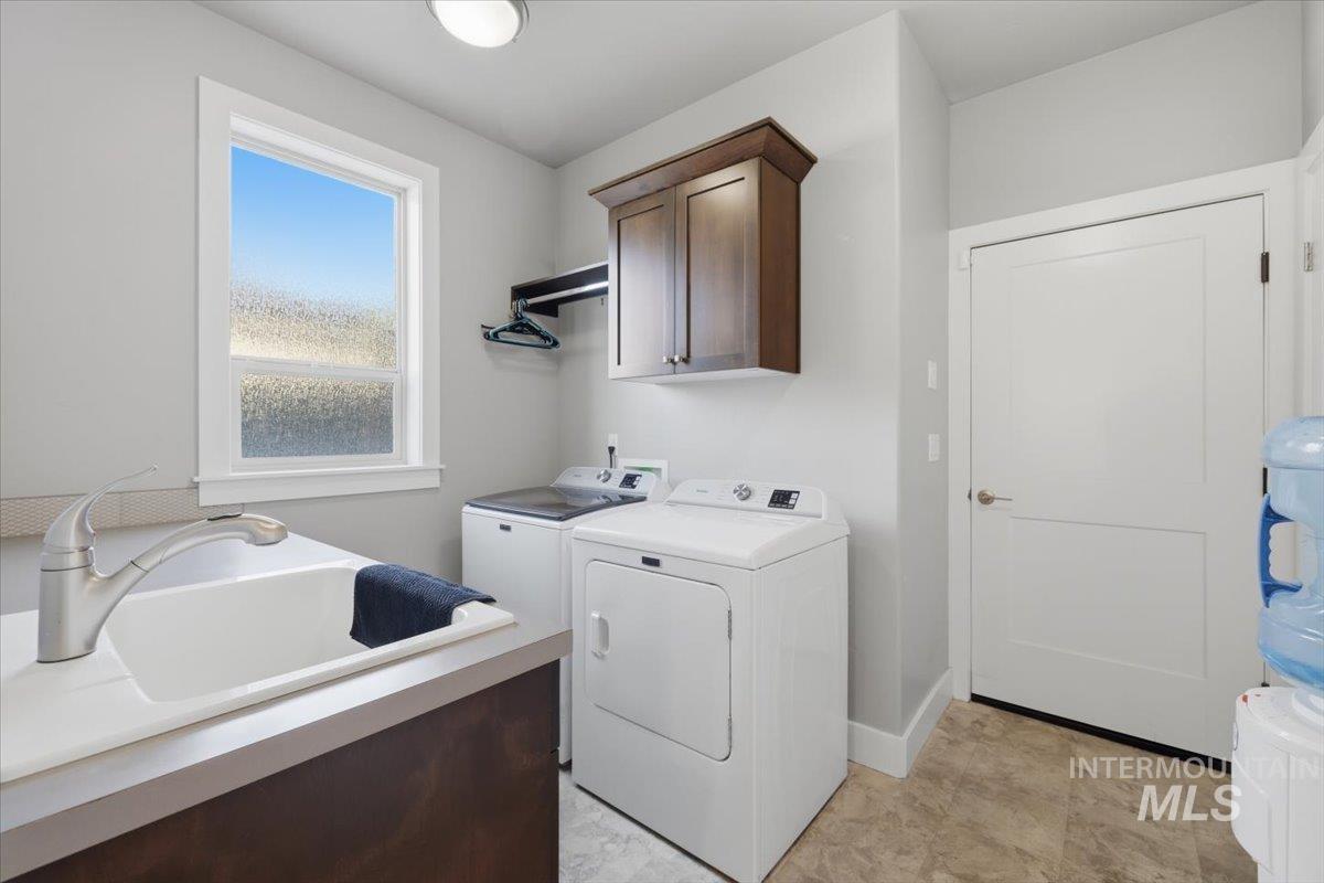 163 W Floating Feather Rd, Eagle, Idaho 83616, 3 Bedrooms, 2.5 Bathrooms, Residential For Sale, Price $684,900,MLS 98980828