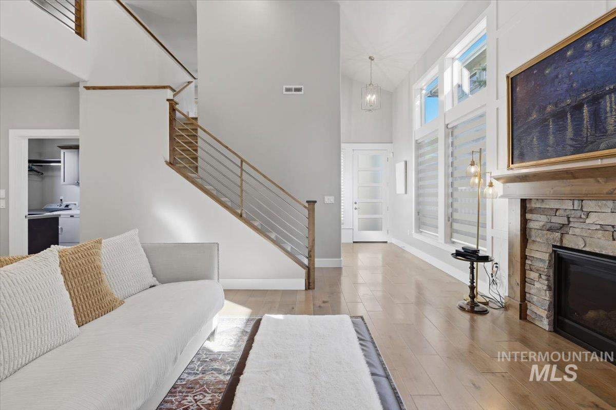 163 W Floating Feather Rd, Eagle, Idaho 83616, 3 Bedrooms, 2.5 Bathrooms, Residential For Sale, Price $684,900,MLS 98980828