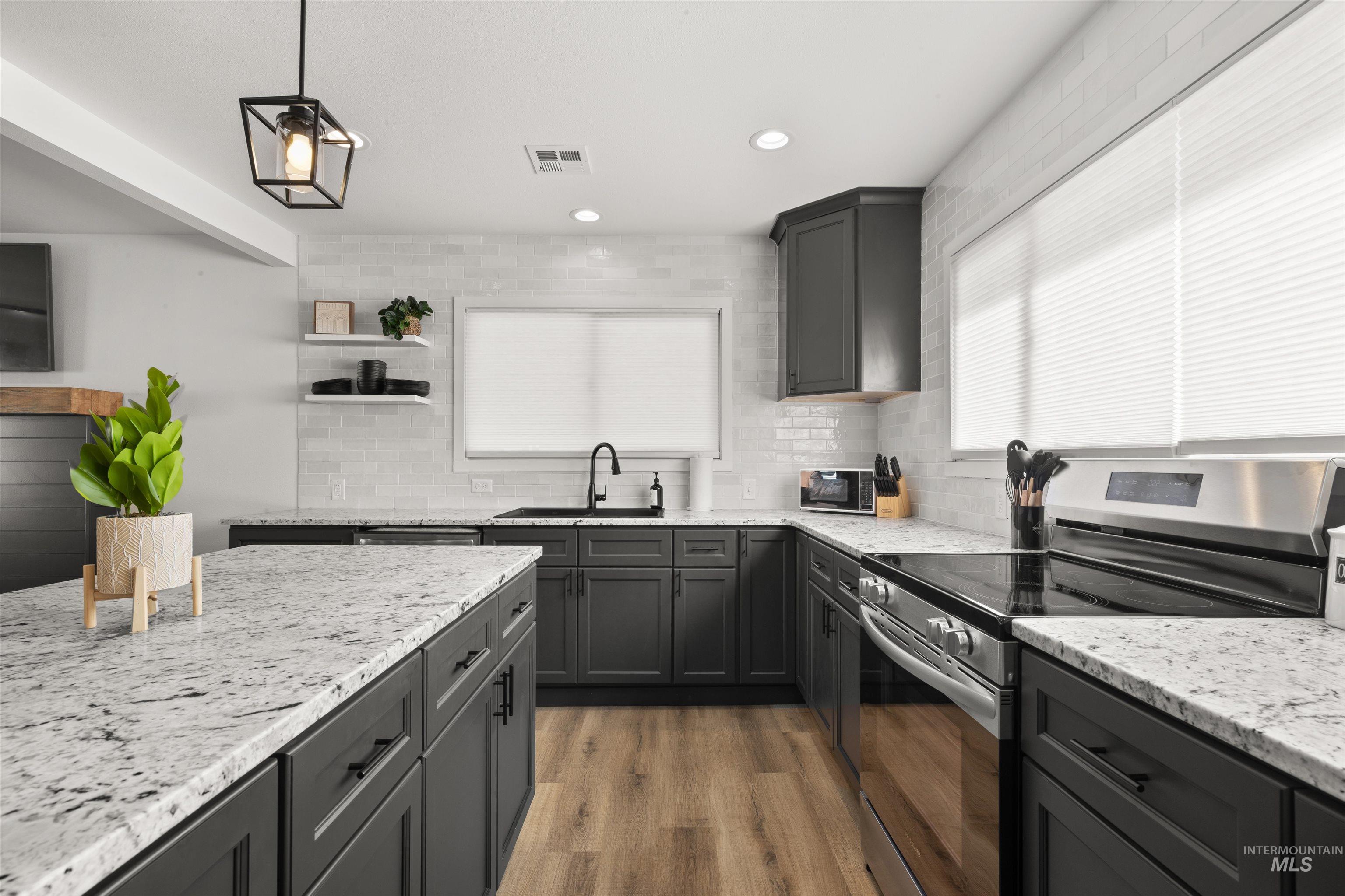 724 13th Ave, Lewiston, Idaho 83501, 3 Bedrooms, 2 Bathrooms, Residential For Sale, Price $337,000,MLS 98980833