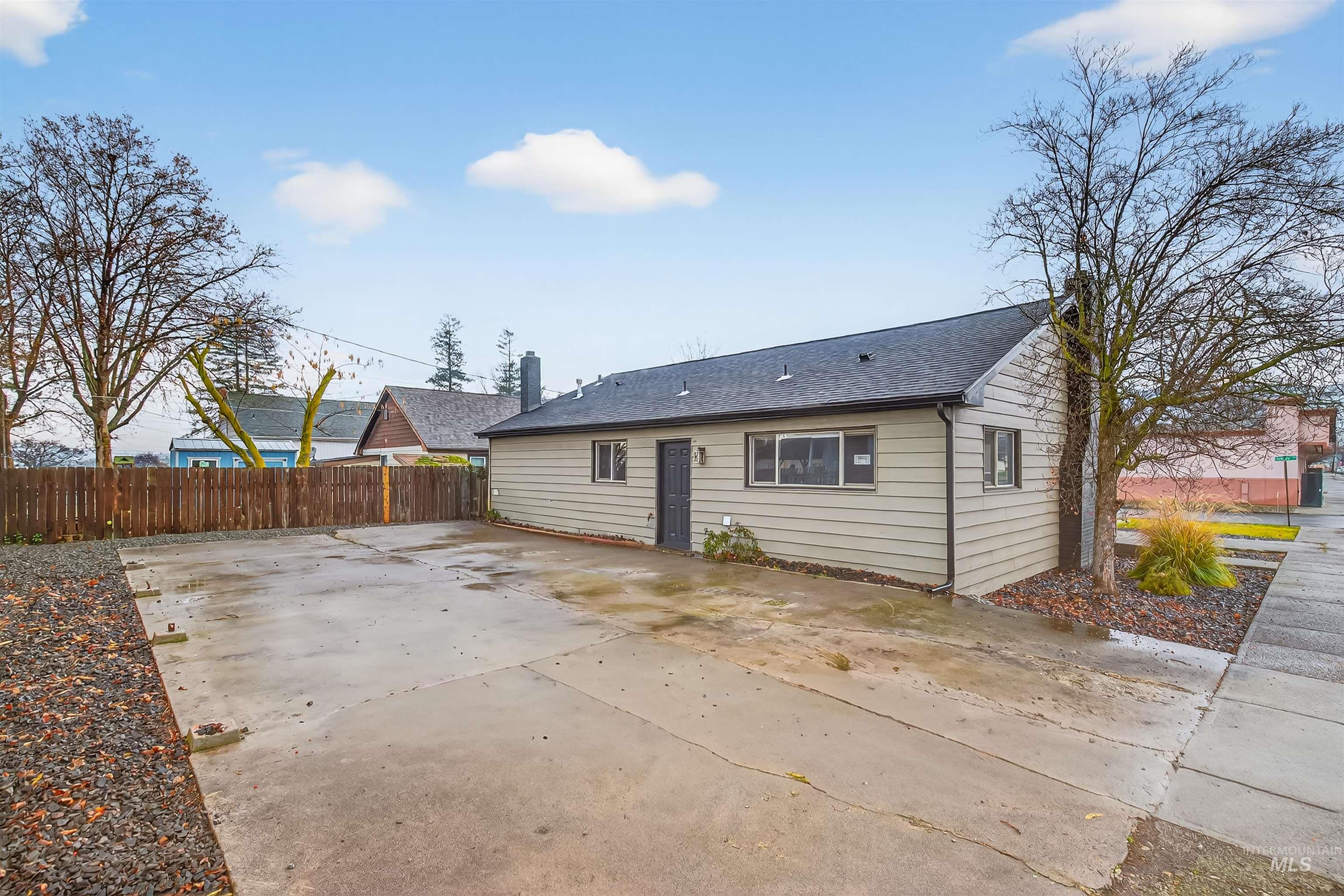 724 13th Ave, Lewiston, Idaho 83501, 3 Bedrooms, 2 Bathrooms, Residential For Sale, Price $337,000,MLS 98980833