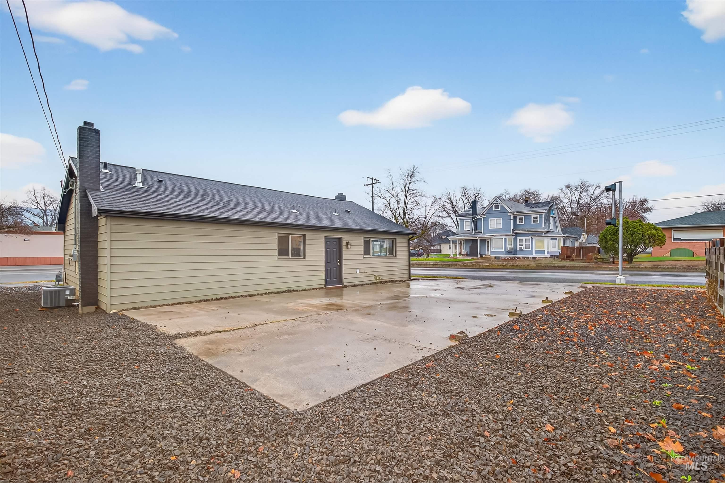 724 13th Ave, Lewiston, Idaho 83501, 3 Bedrooms, 2 Bathrooms, Residential For Sale, Price $337,000,MLS 98980833