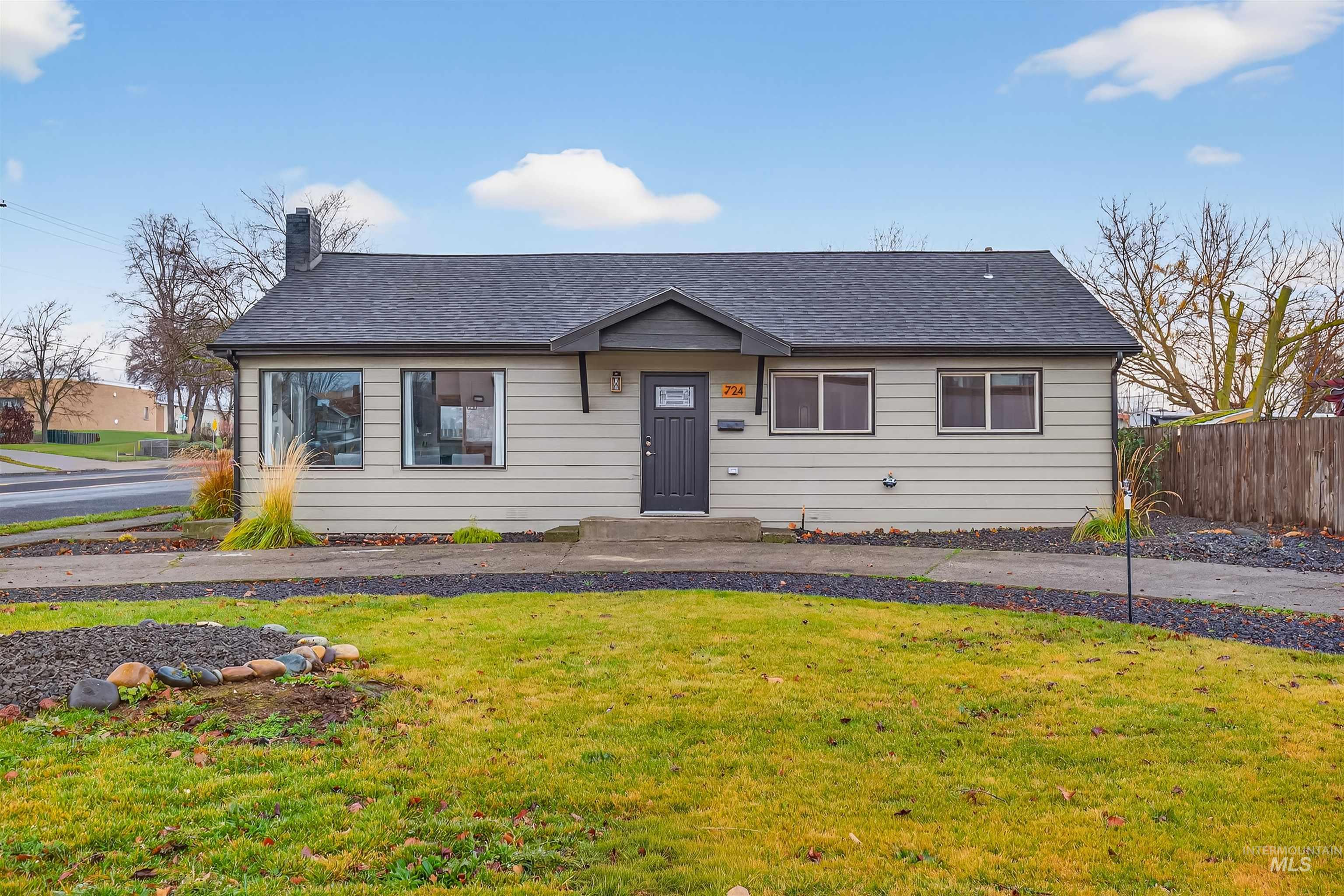 724 13th Ave, Lewiston, Idaho 83501, 3 Bedrooms, 2 Bathrooms, Residential For Sale, Price $337,000,MLS 98980833