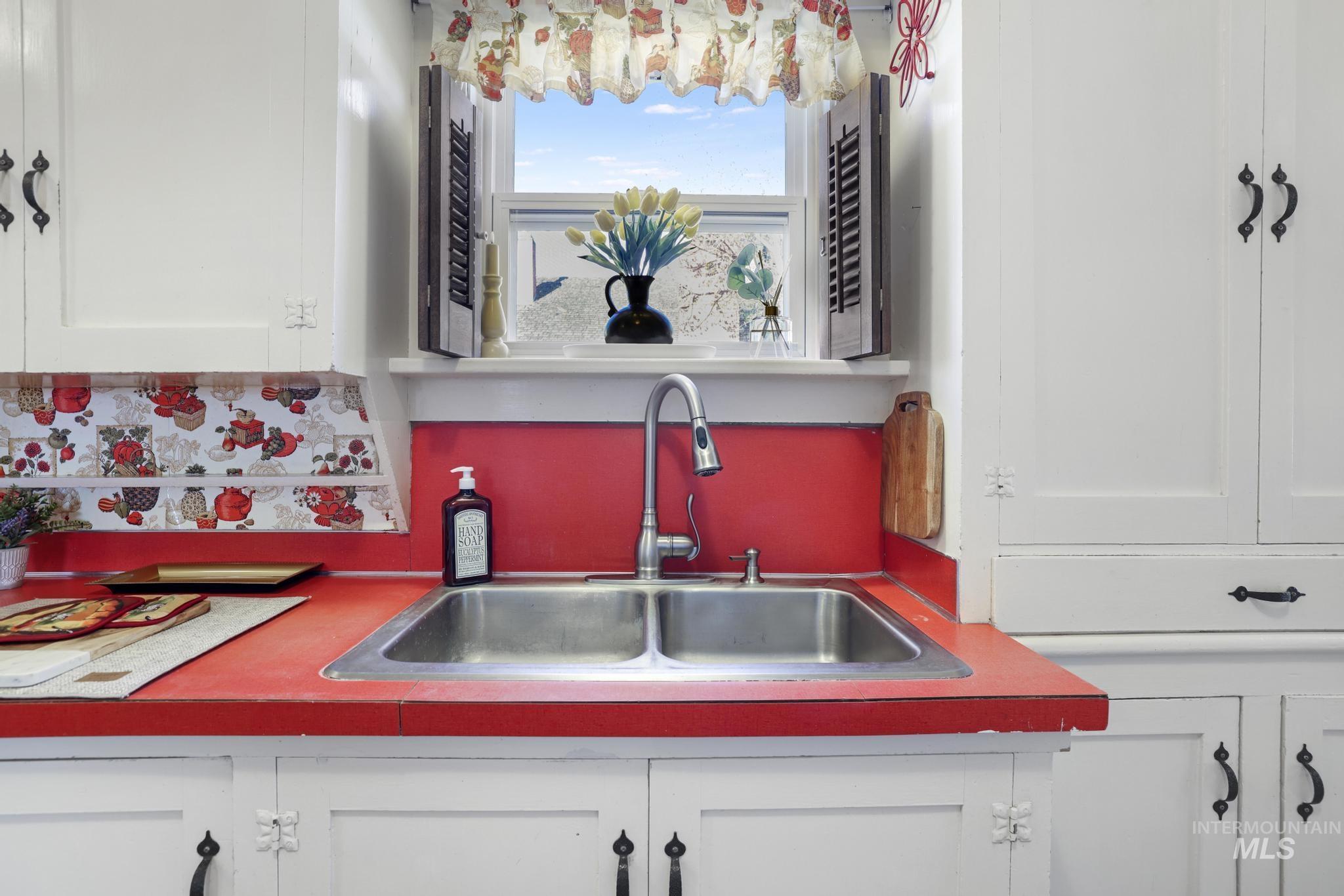 305 Madison St W, Kimberly, Idaho 83341, 5 Bedrooms, 2 Bathrooms, Residential For Sale, Price $349,500,MLS 98980837