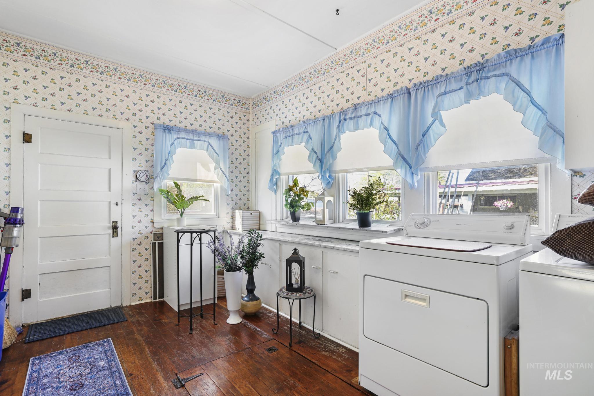 305 Madison St W, Kimberly, Idaho 83341, 5 Bedrooms, 2 Bathrooms, Residential For Sale, Price $349,500,MLS 98980837