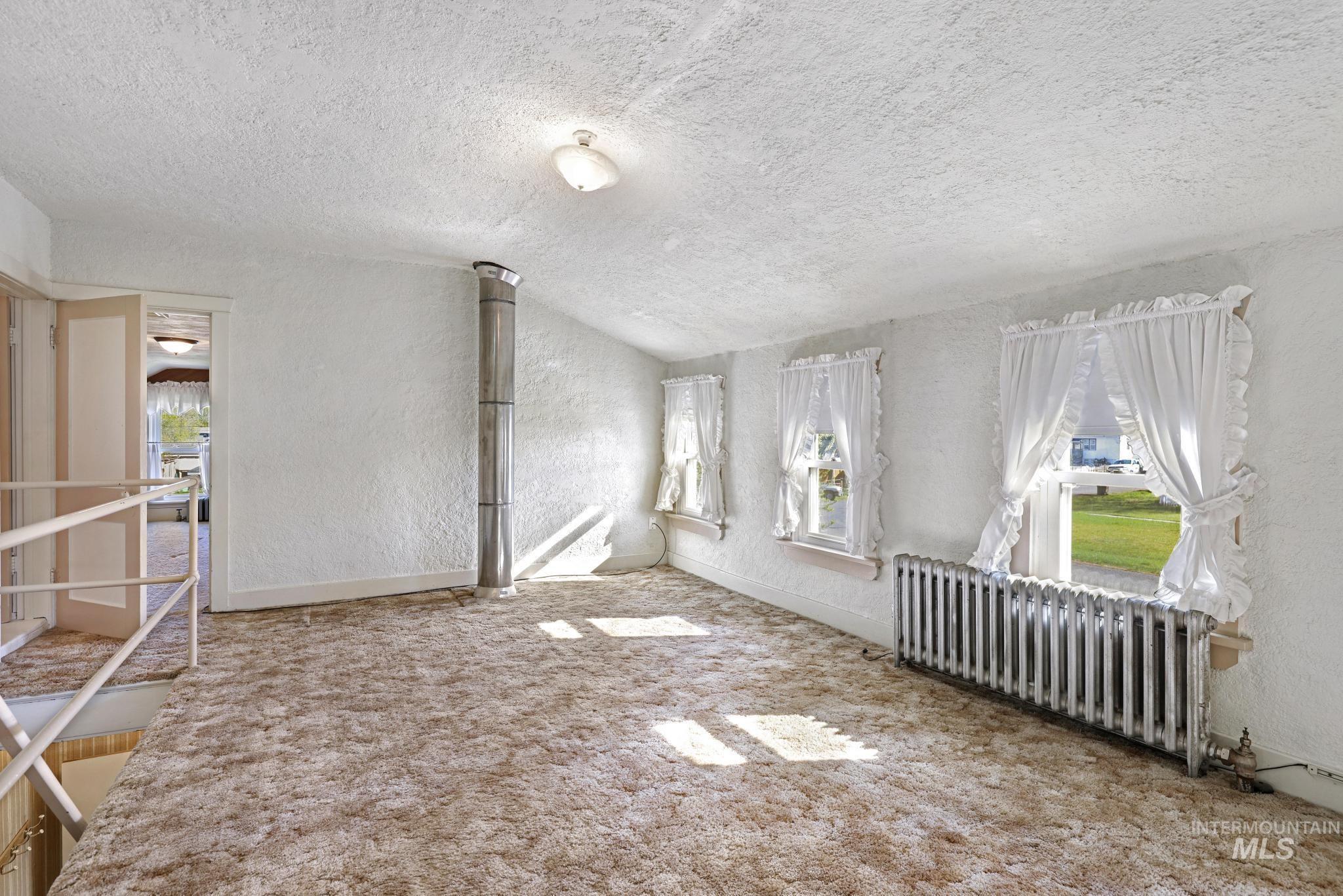 305 Madison St W, Kimberly, Idaho 83341, 5 Bedrooms, 2 Bathrooms, Residential For Sale, Price $349,500,MLS 98980837